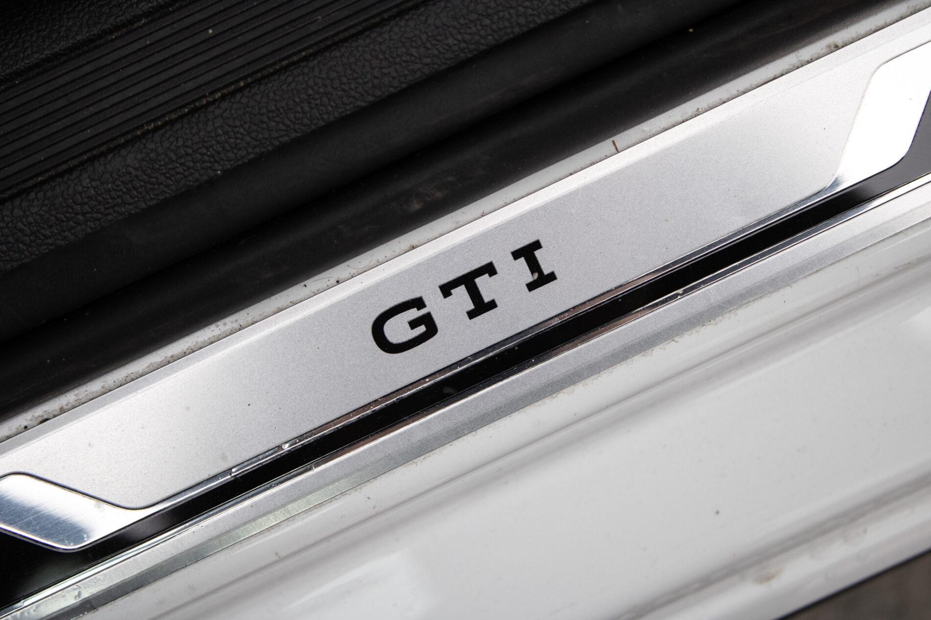 2022 Volkswagen Polo GTI, biela hatchback, 53 706 km