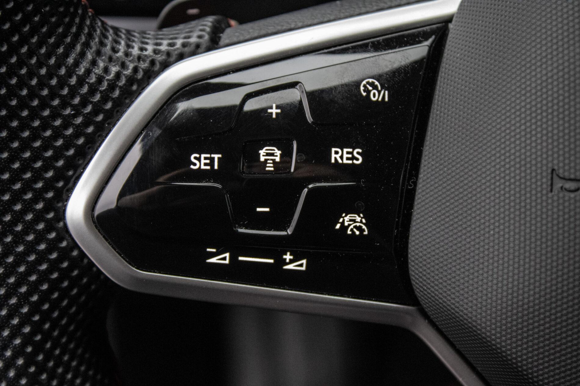 2022 Volkswagen Polo GTI, biela hatchback, 53 706 km