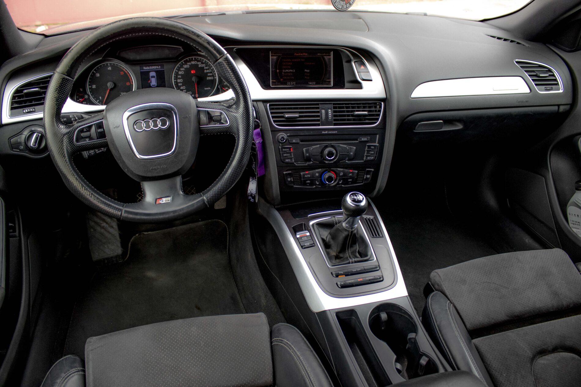 2009 AUDI A4, sivá kombi, 385 605 km