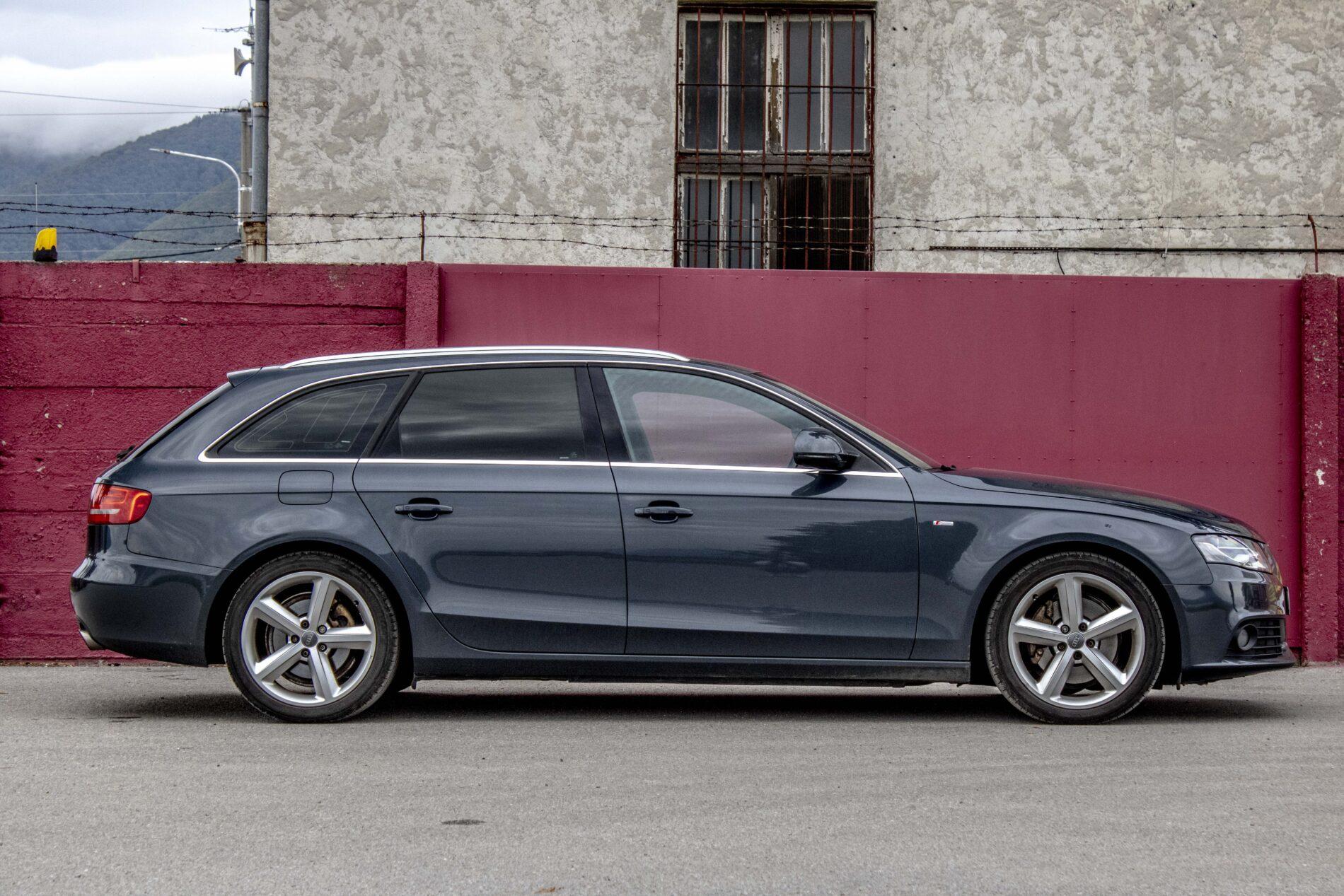 2009 AUDI A4, sivá kombi, 385 605 km