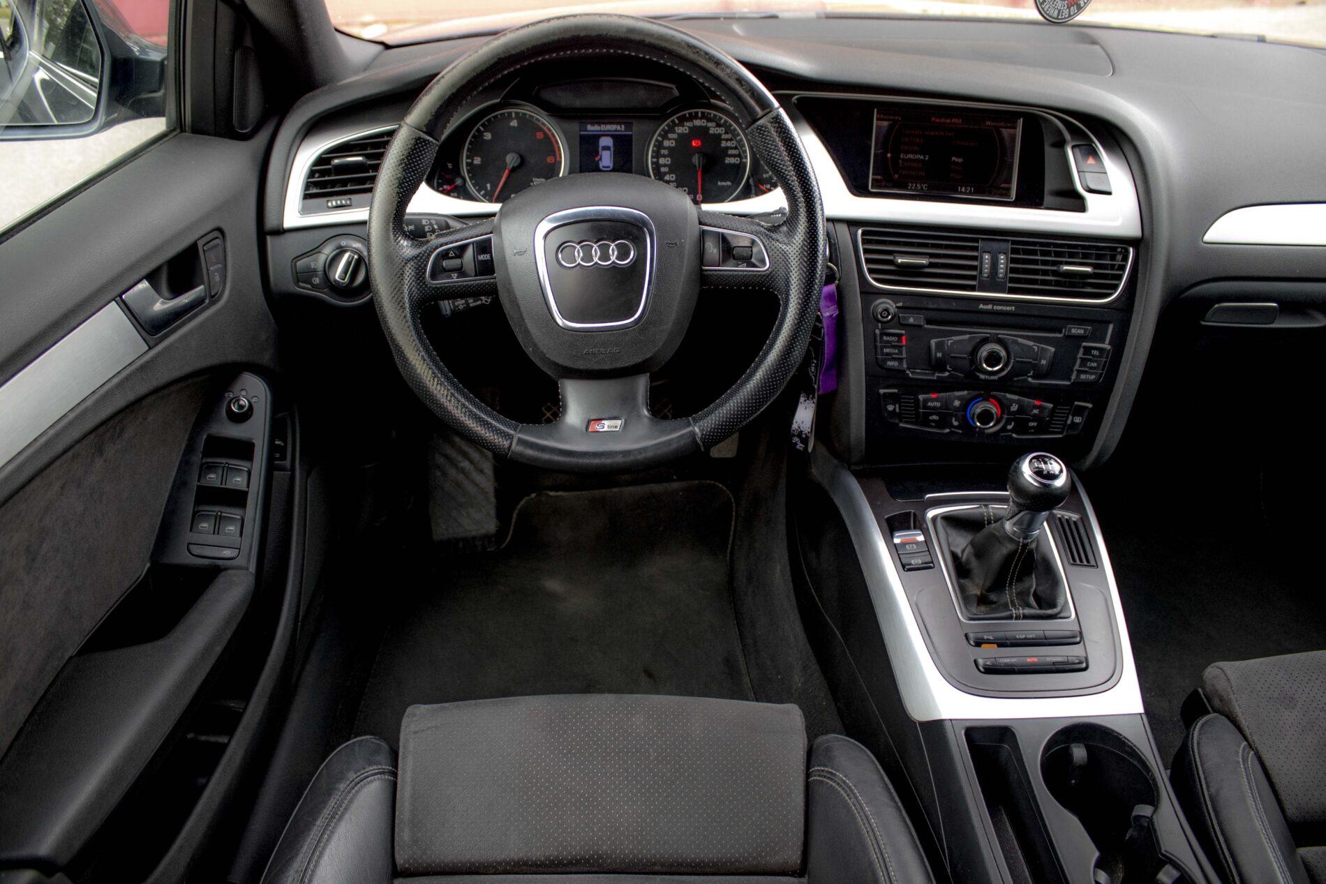 2009 AUDI A4, sivá kombi, 385 605 km