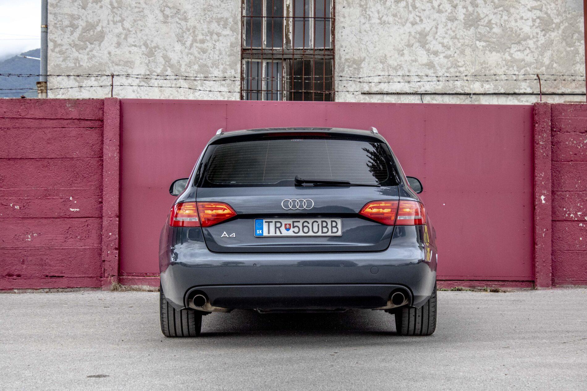 2009 AUDI A4, sivá kombi, 385 605 km