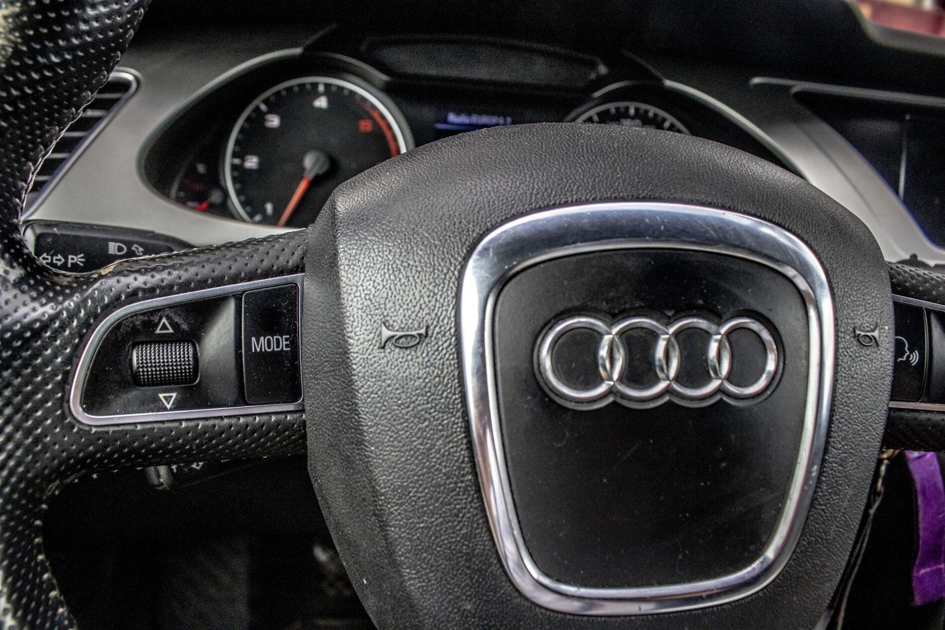 2009 AUDI A4, sivá kombi, 385 605 km