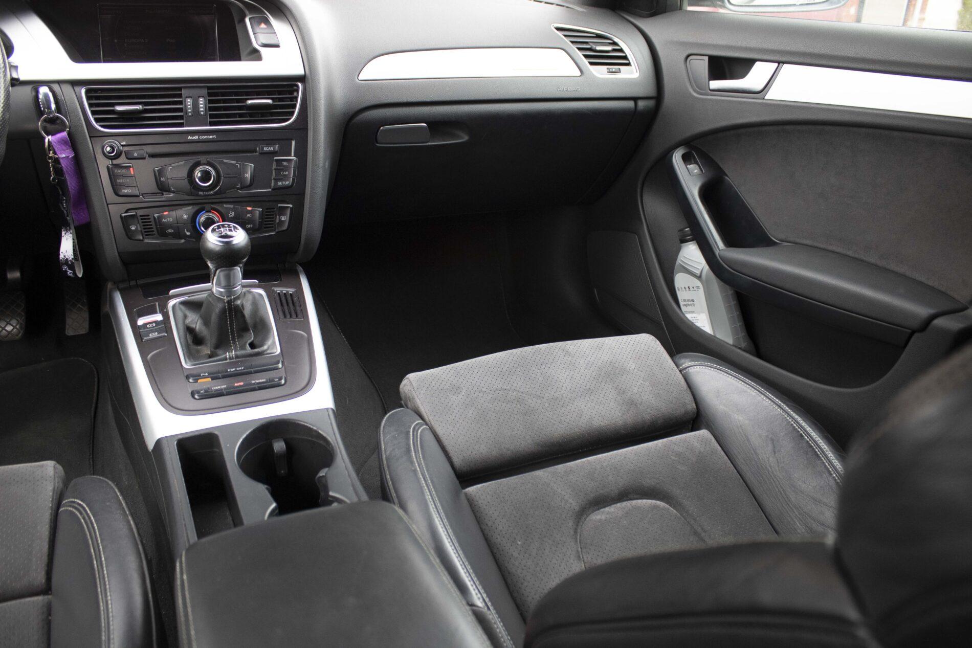 2009 AUDI A4, sivá kombi, 385 605 km