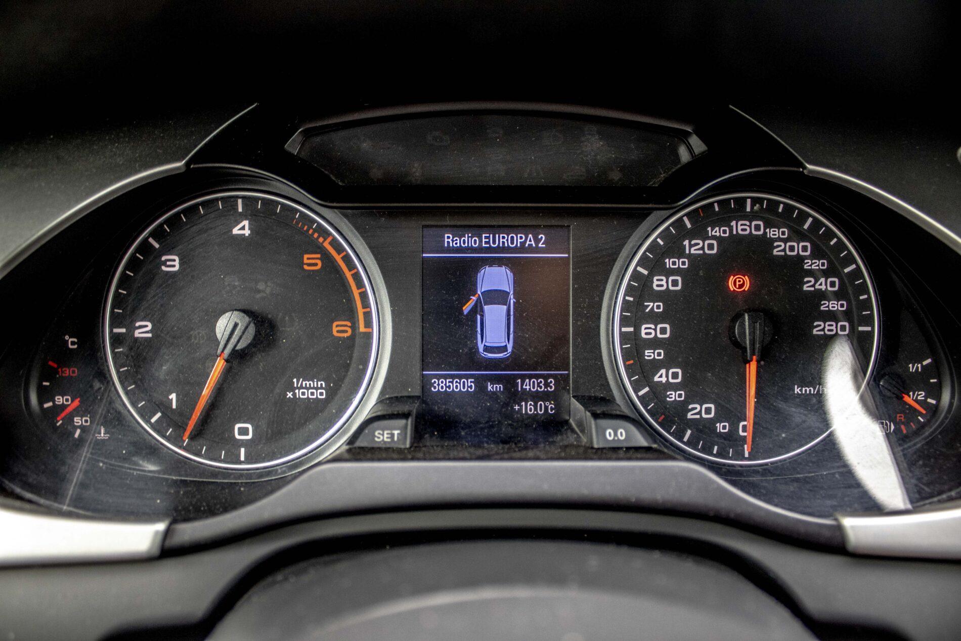 2009 AUDI A4, sivá kombi, 385 605 km
