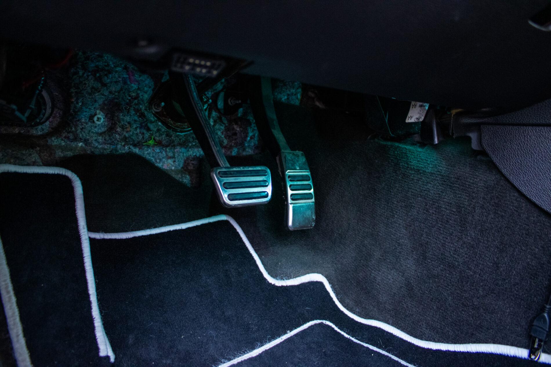 2014 Ford Mustang, biela kupé, 145 899 km