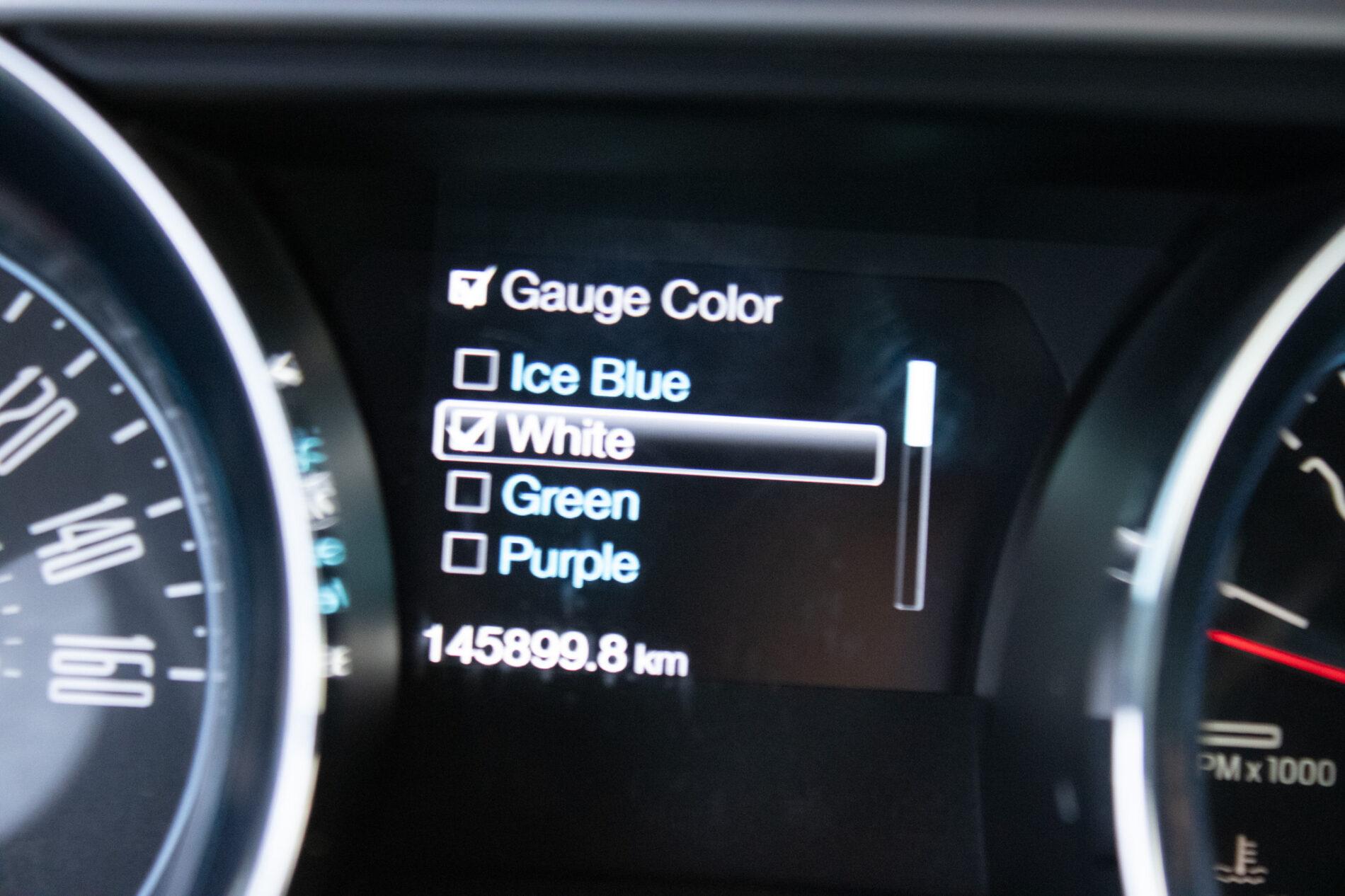 2014 Ford Mustang, biela kupé, 145 899 km