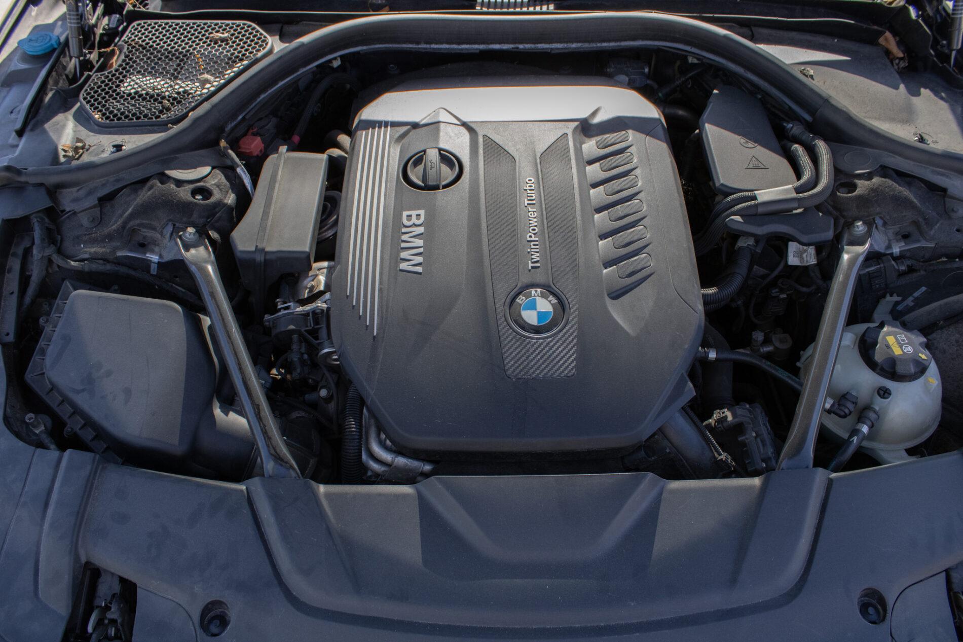 2016 BMW 740d, modrá sedan, 157 369 km