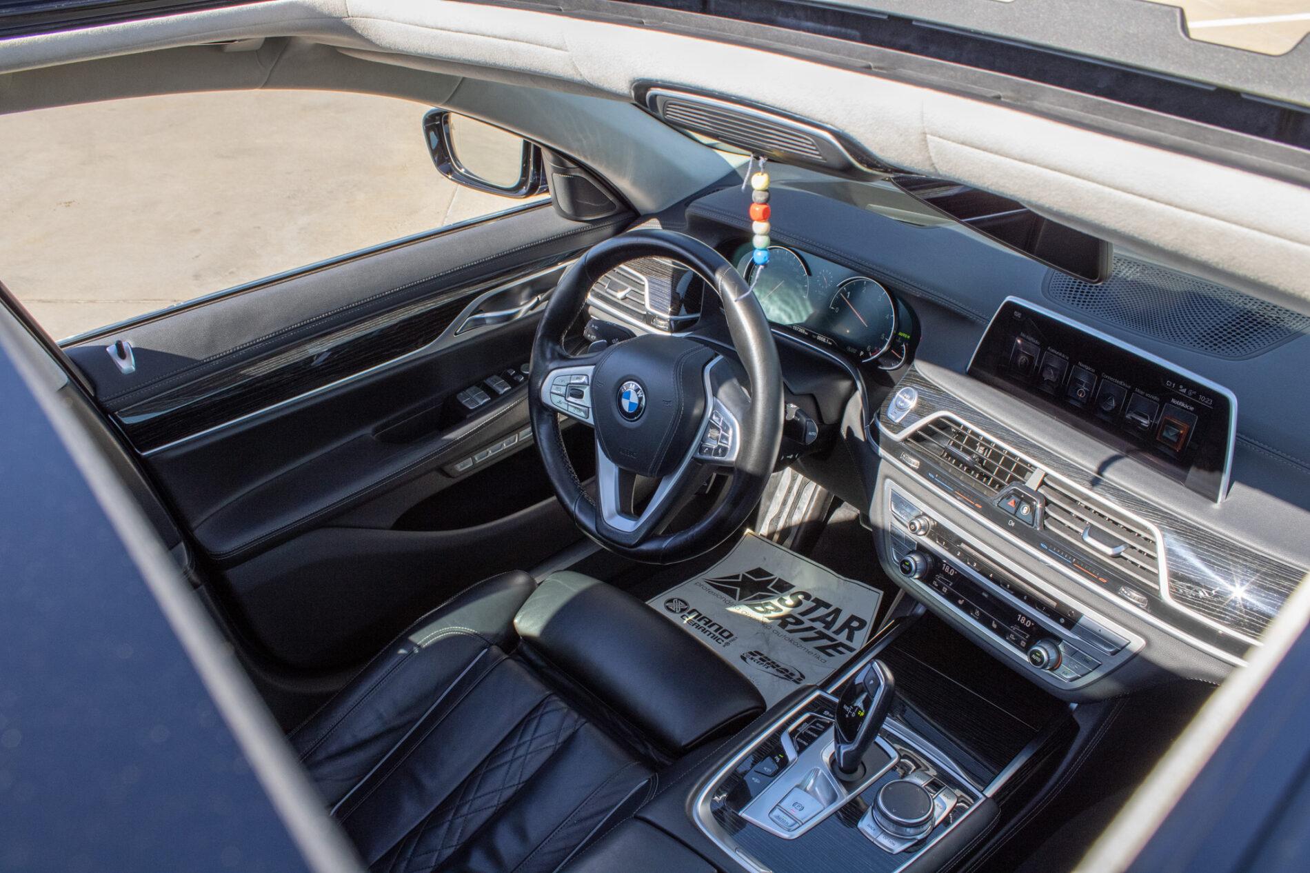2016 BMW 740d, modrá sedan, 157 369 km