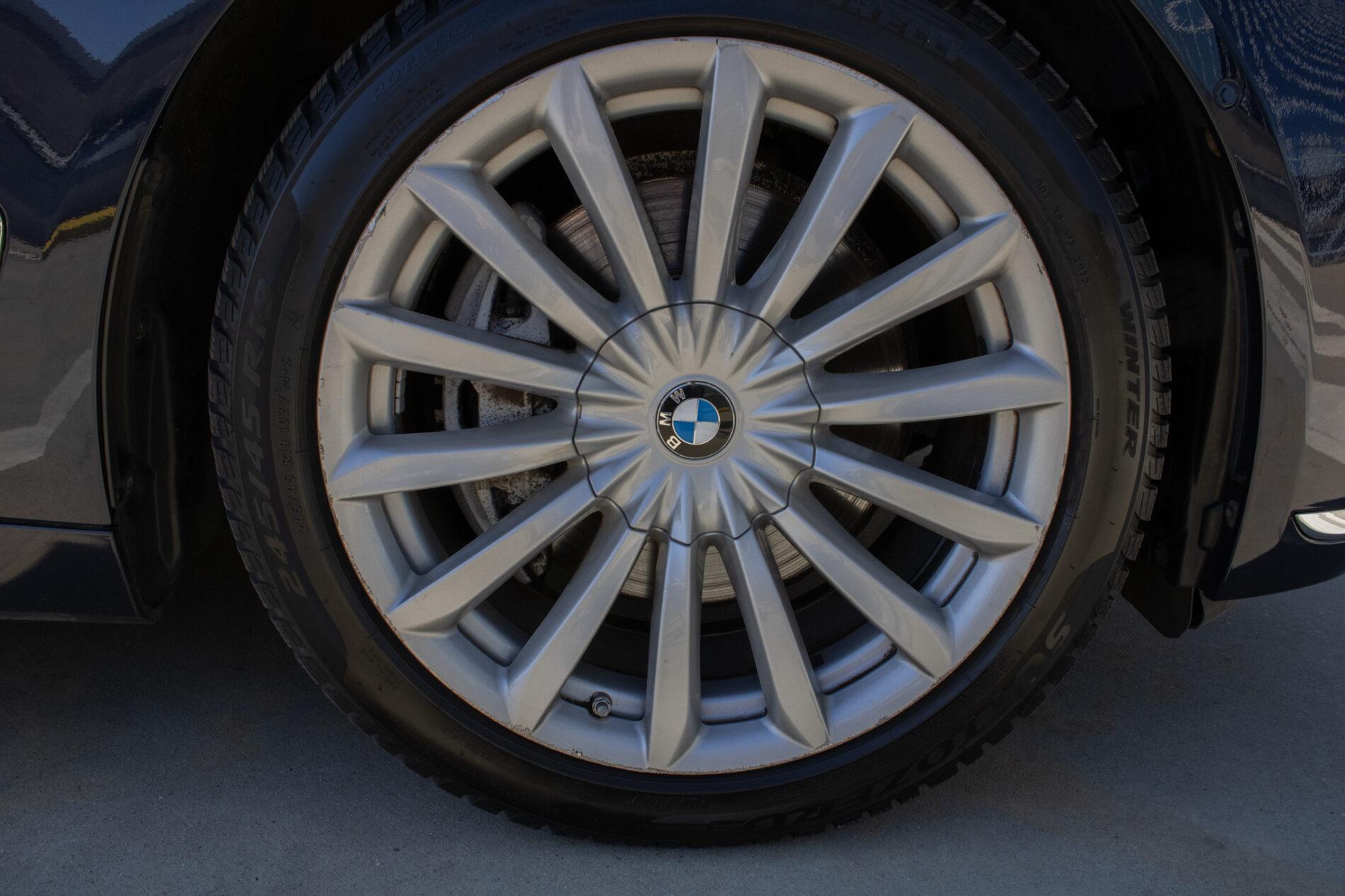 2016 BMW 740d, modrá sedan, 157 369 km