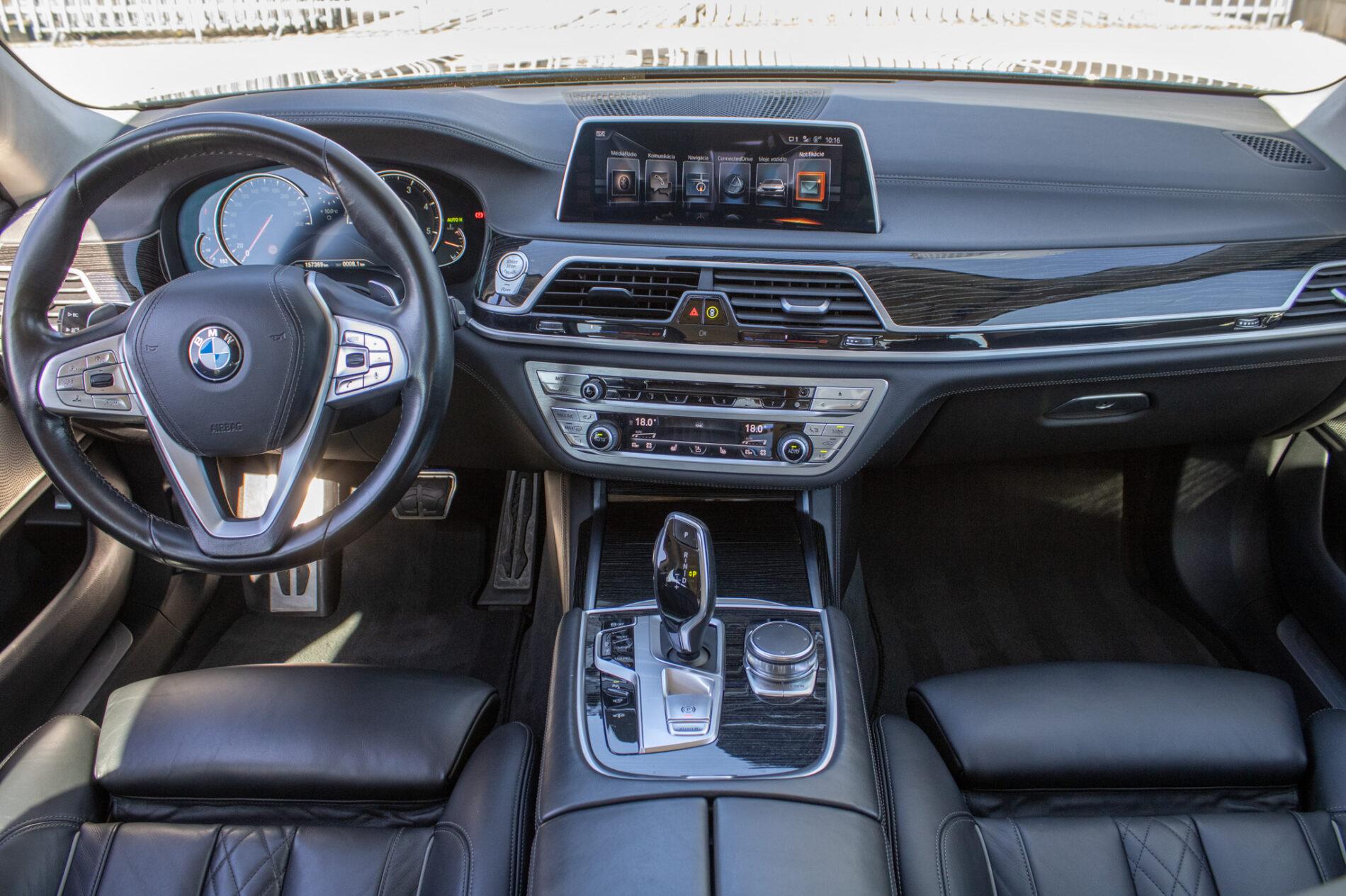 2016 BMW 740d, modrá sedan, 157 369 km
