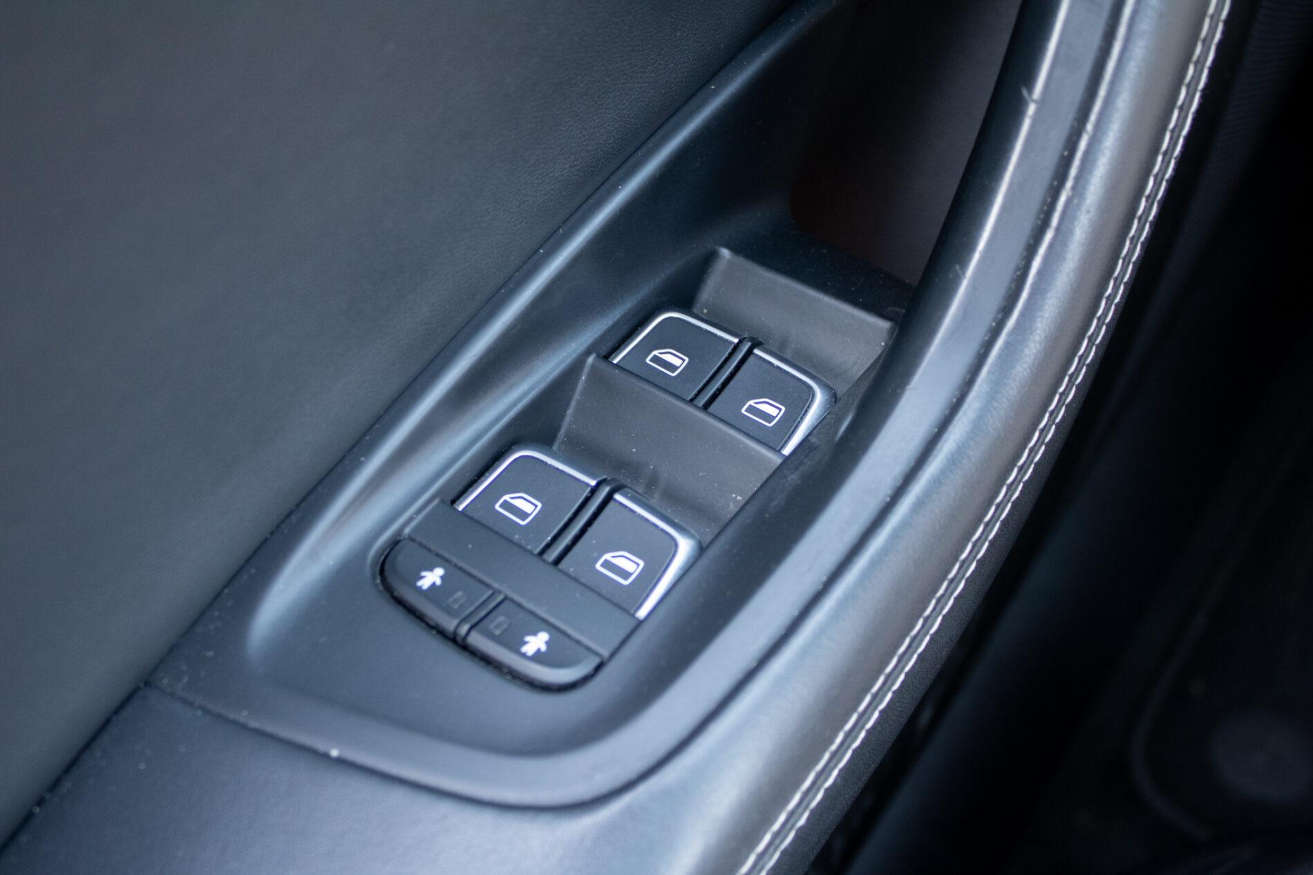2013 AUDI S6, modrá sedan, 163 590 km