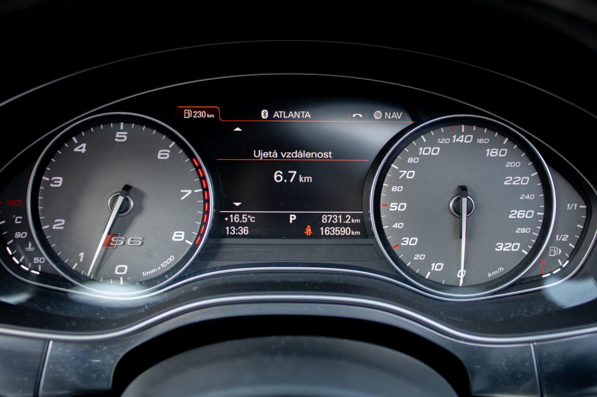 2013 AUDI S6, modrá sedan, 163 590 km