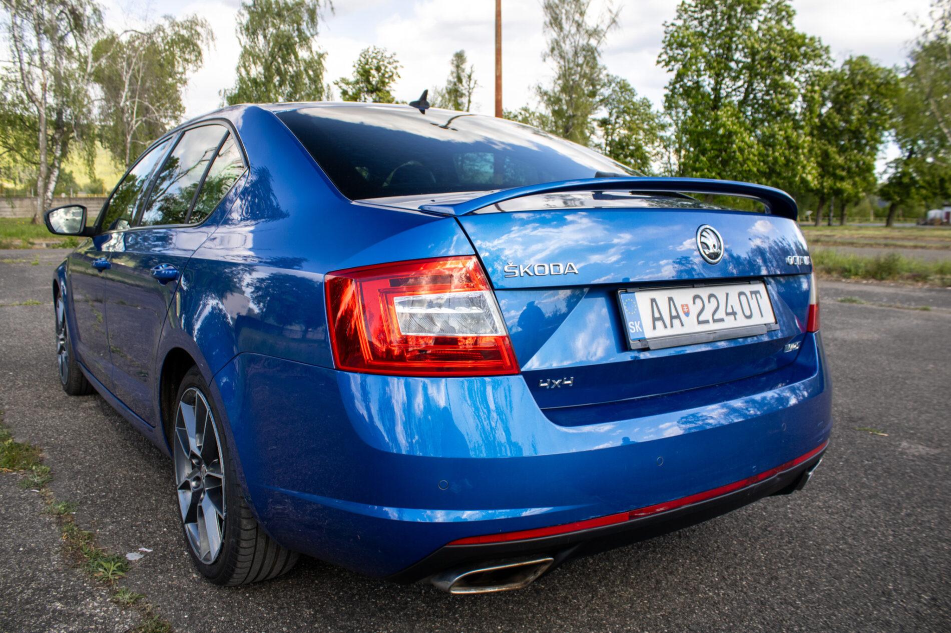 2016 Skoda Octavia RS, modrá sedan, 250 049 km