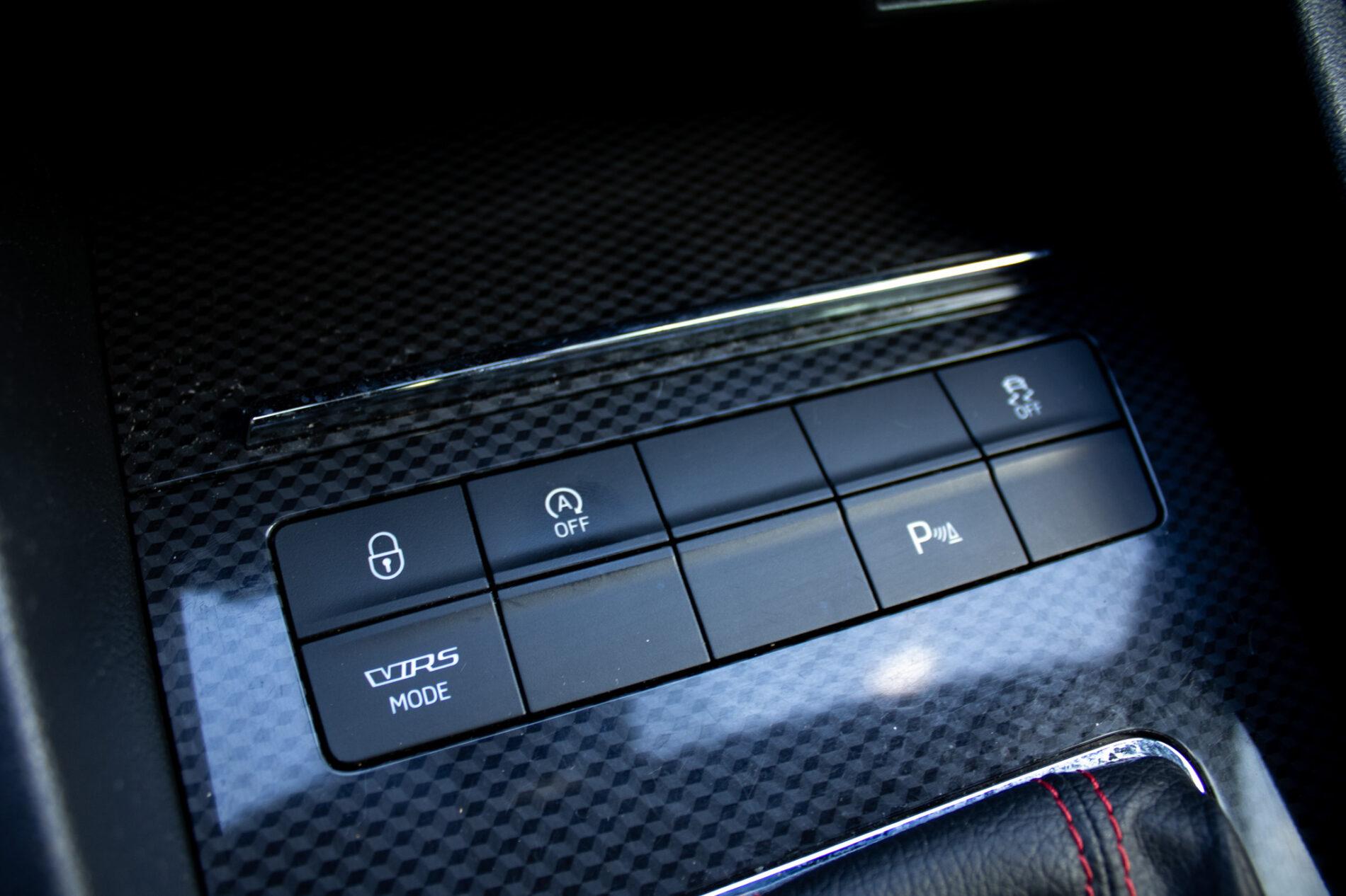2016 Skoda Octavia RS, modrá sedan, 250 049 km
