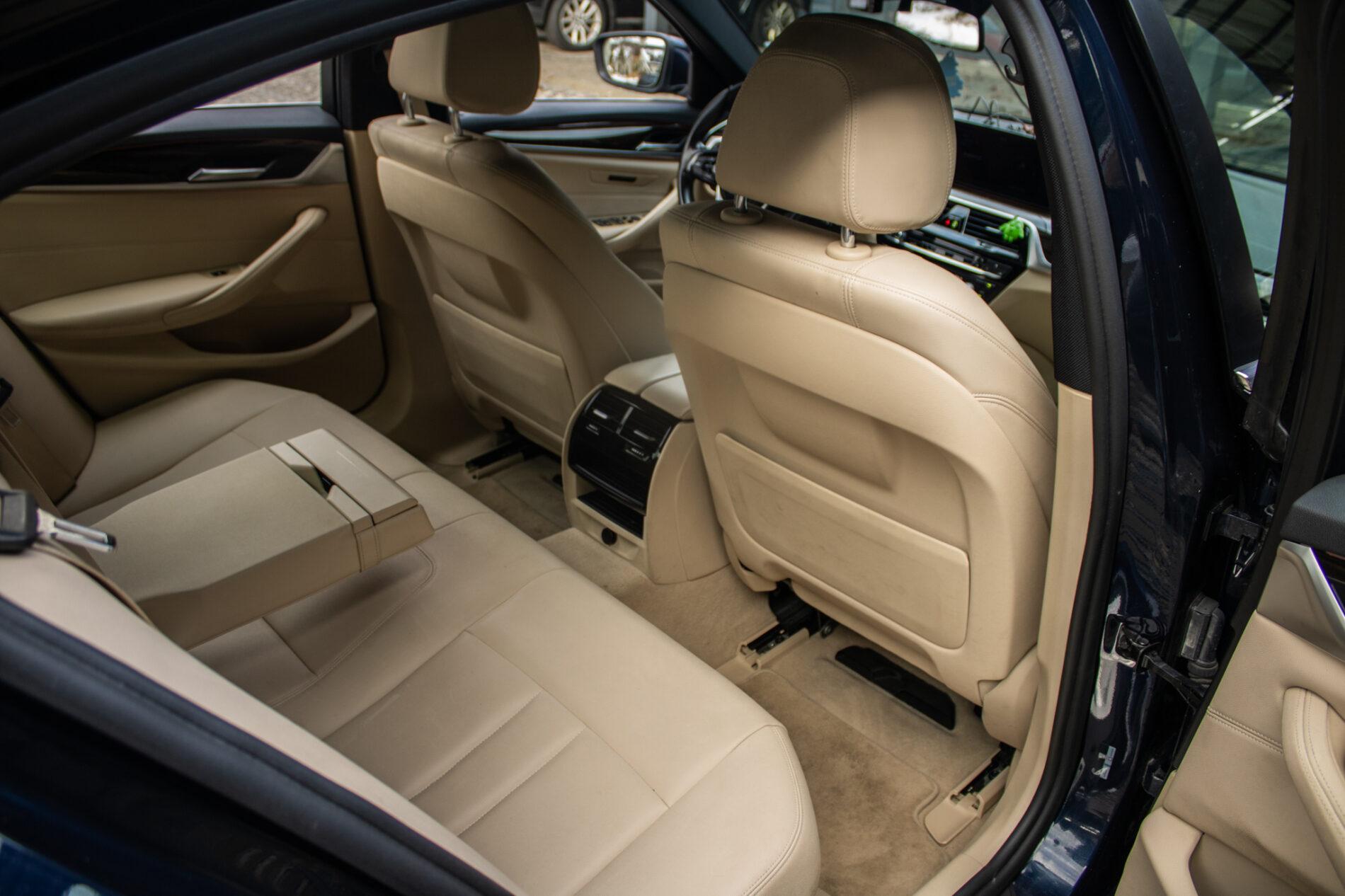 2017 BMW 530d, modrá sedan, 165 358 km