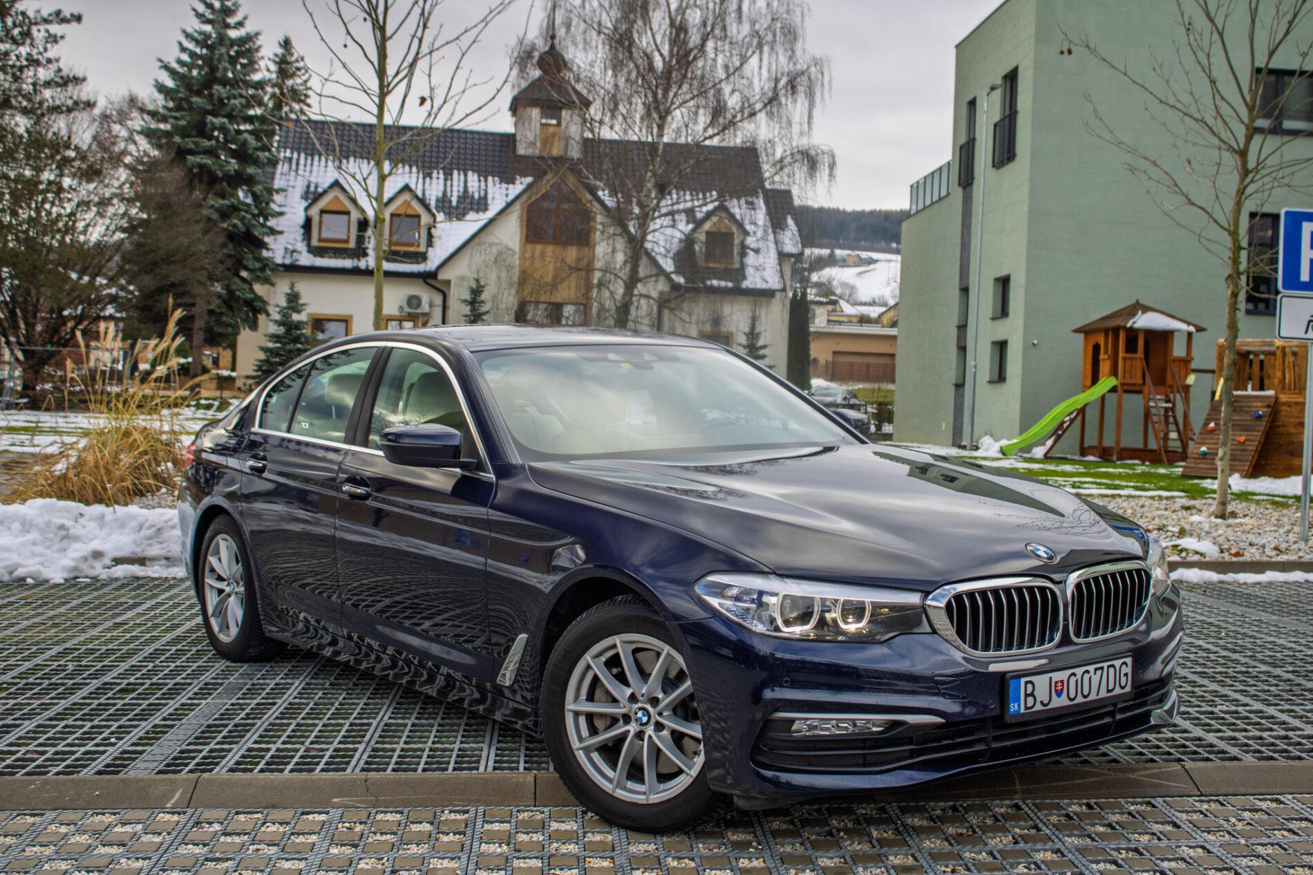 2017 BMW 530d, modrá sedan, 165 358 km