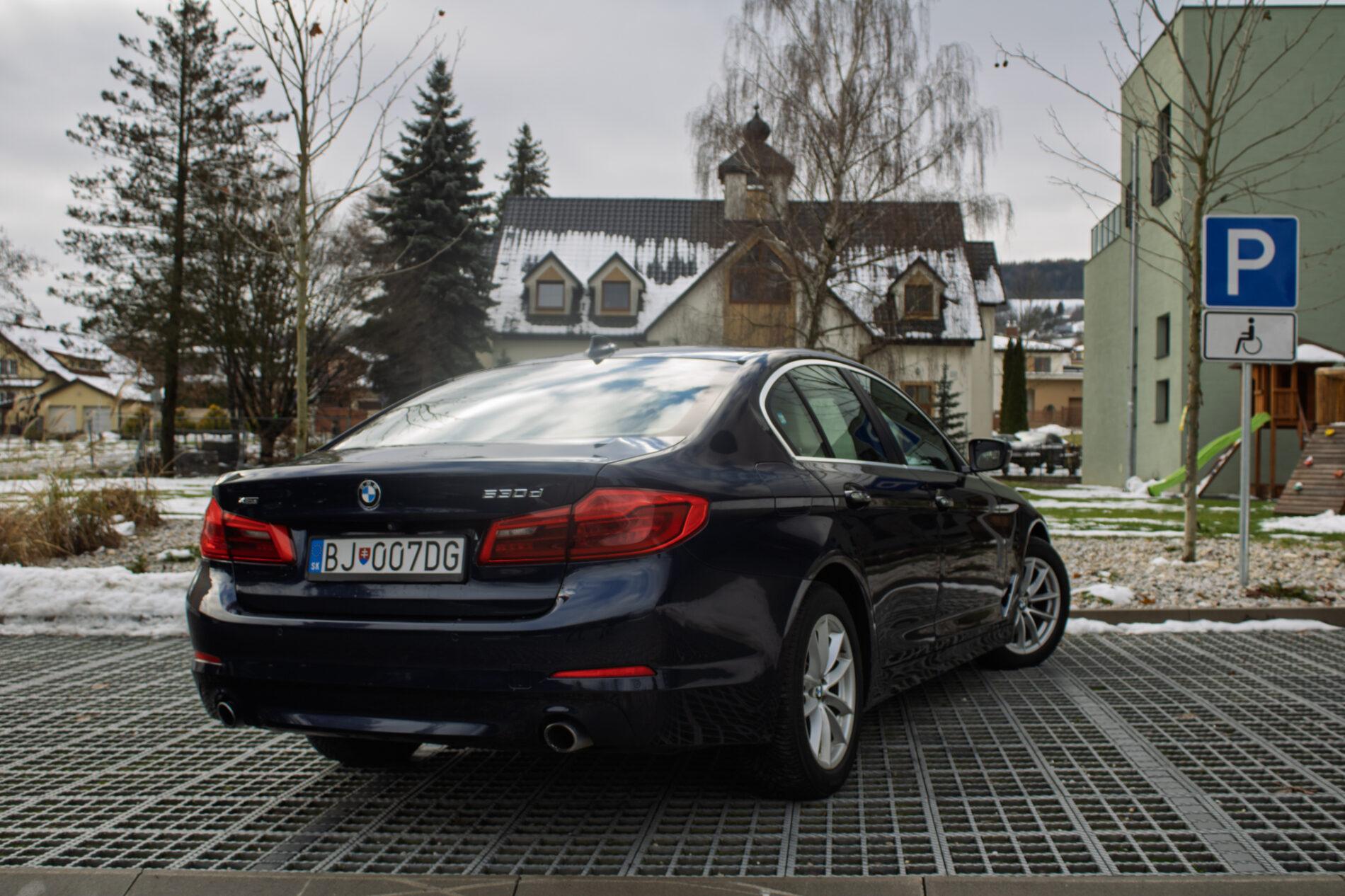 2017 BMW 530d, modrá sedan, 165 358 km