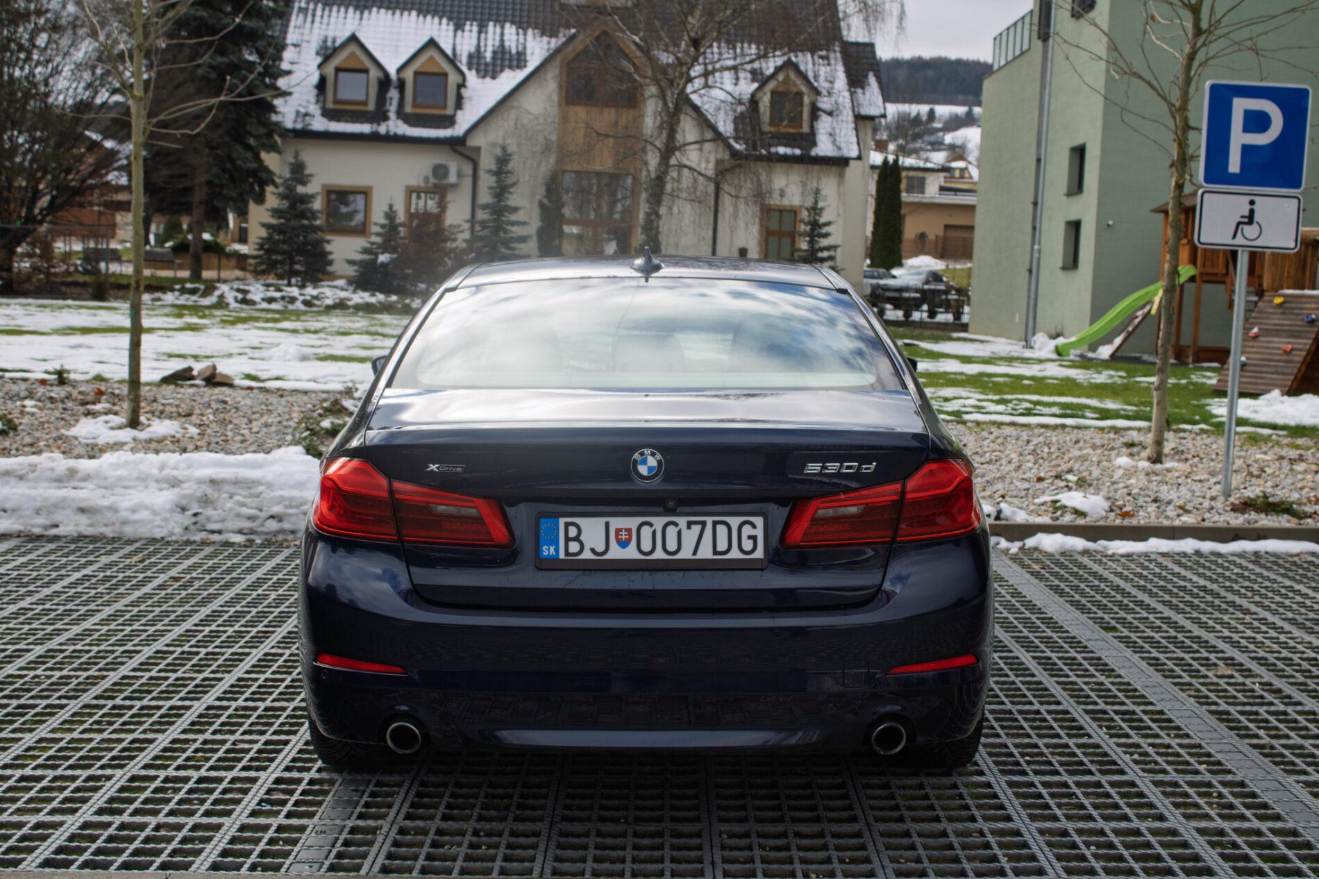 2017 BMW 530d, modrá sedan, 165 358 km