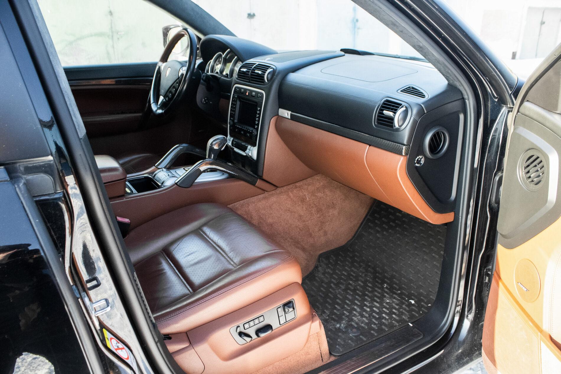 2009 Porsche Cayenne Turbo, čierna suv, 153 062 km