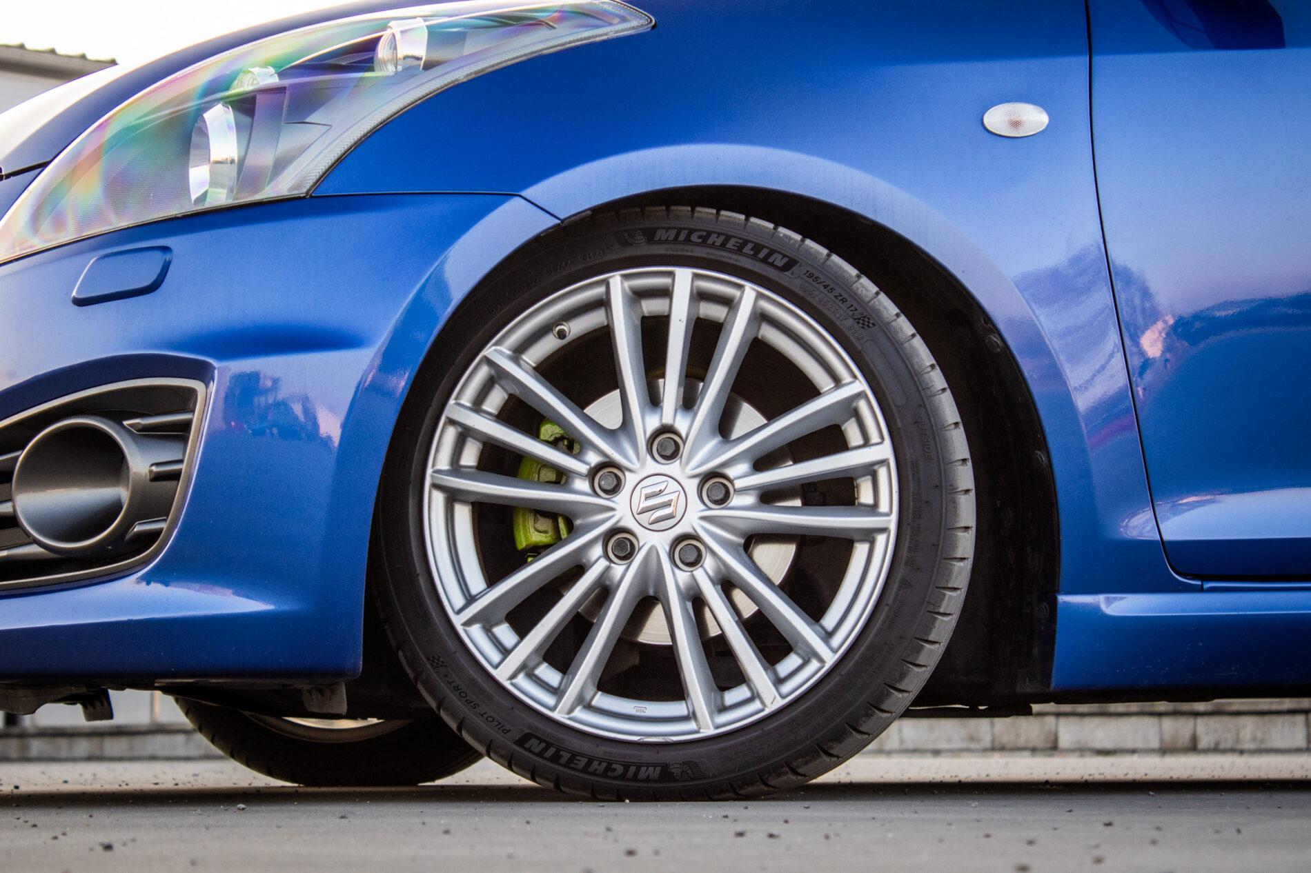 2016 Suzuki Swift Sport, modrá hatchback, 97 653 km