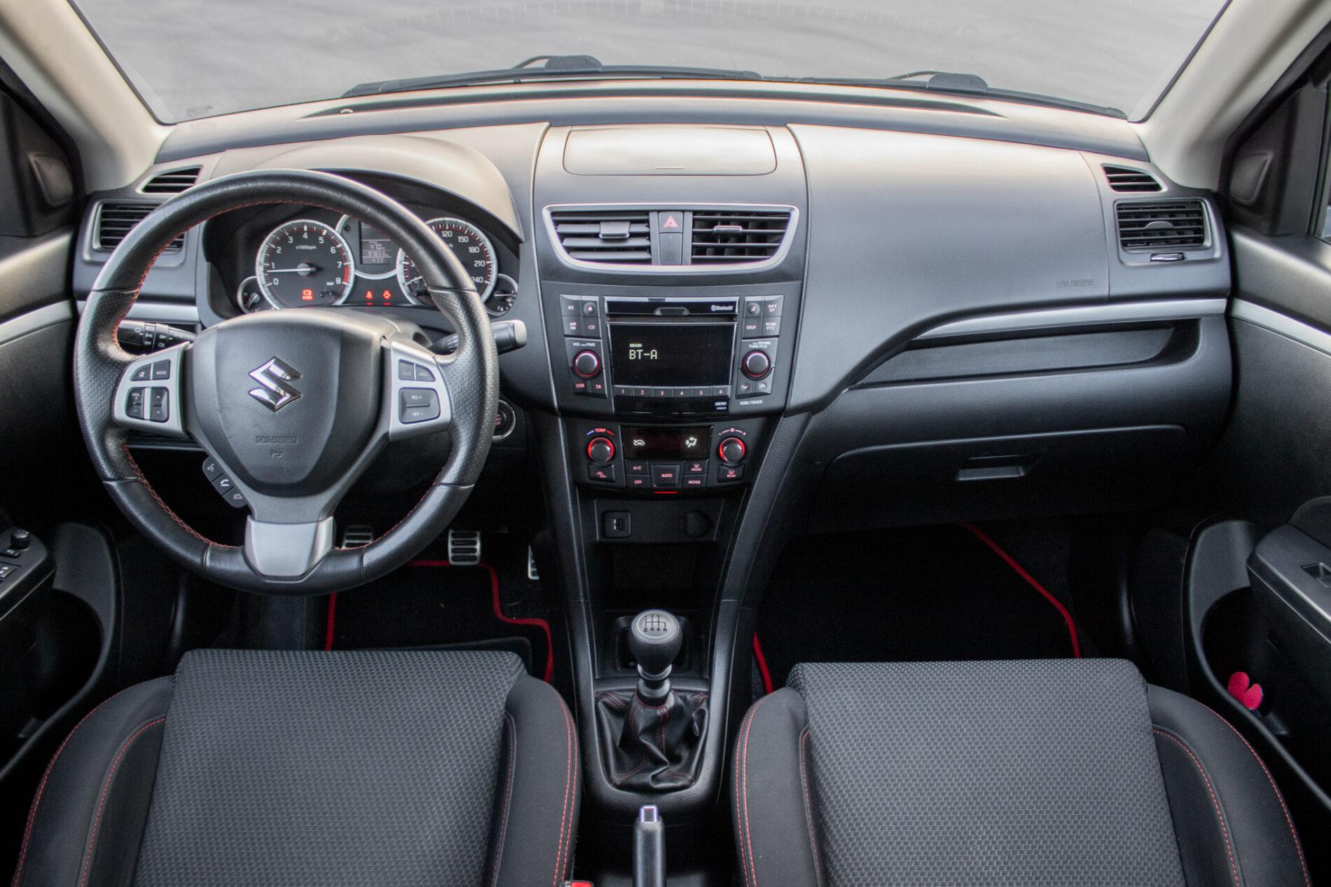 2016 Suzuki Swift Sport, modrá hatchback, 97 653 km