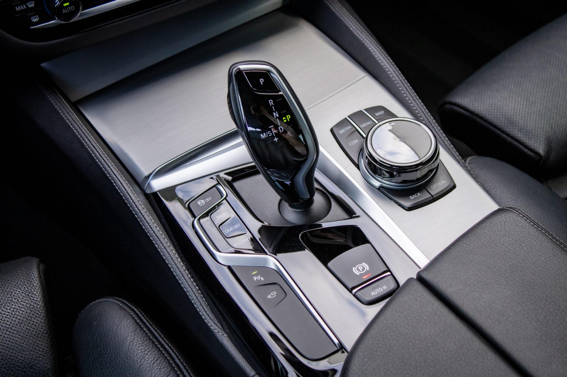 2019 BMW M550d, čierna sedan, 239 000 km