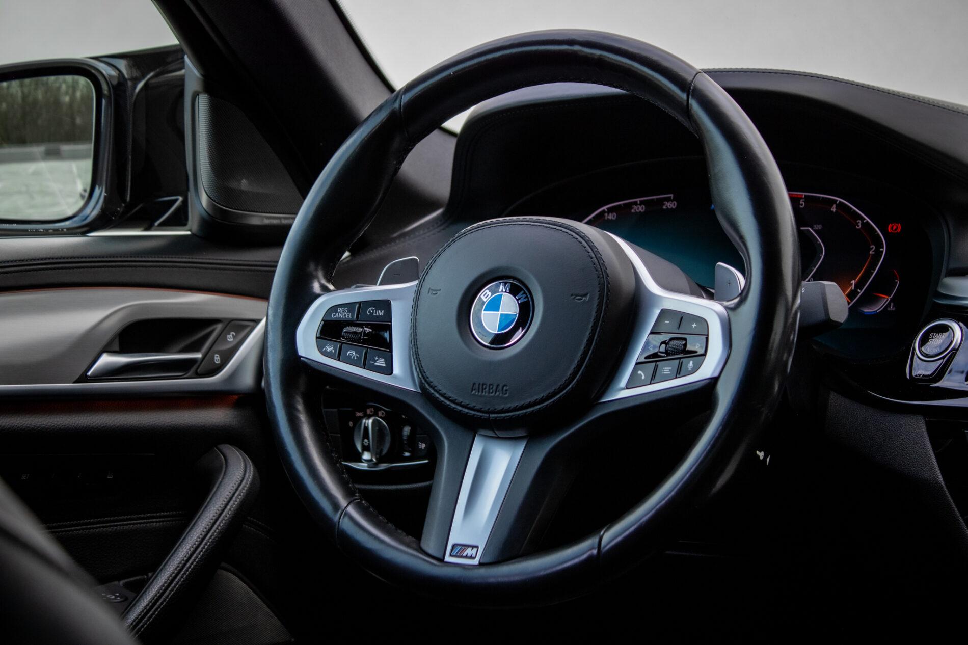2019 BMW M550d, čierna sedan, 239 000 km