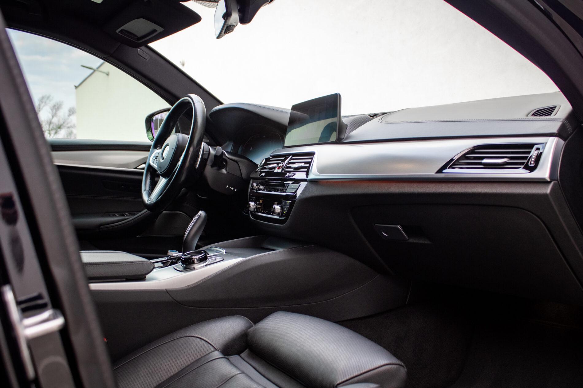 2019 BMW M550d, čierna sedan, 239 000 km