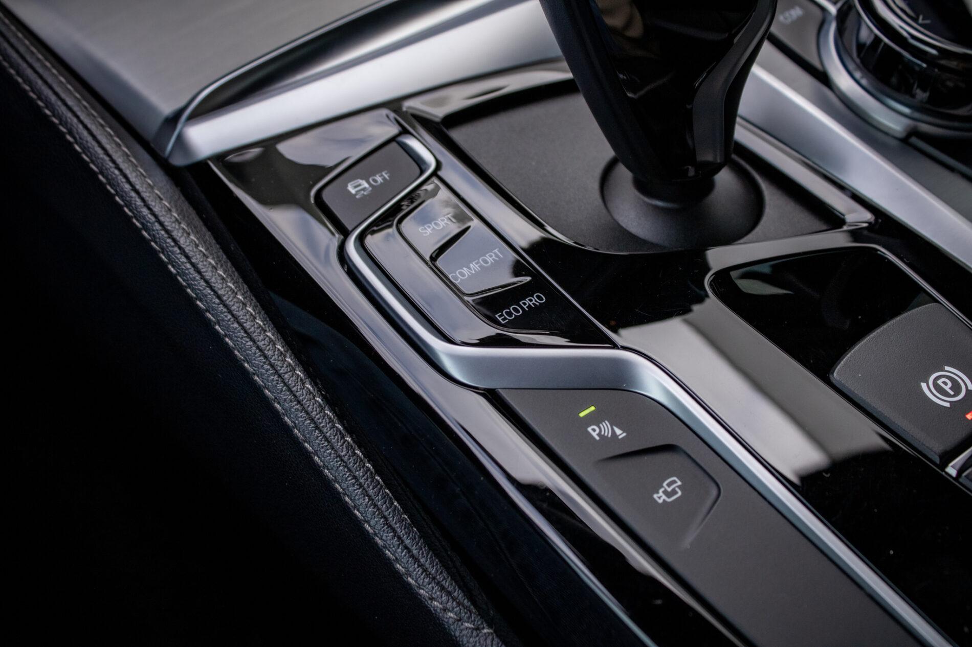 2019 BMW M550d, čierna sedan, 239 000 km