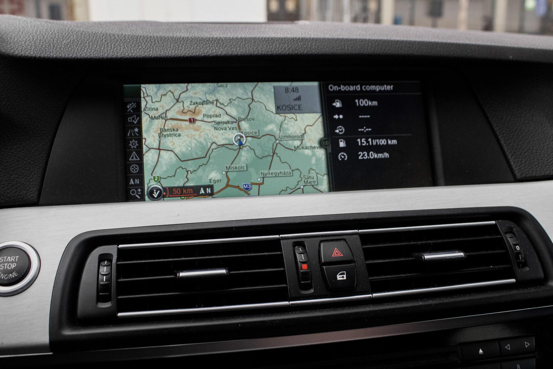 2010 BMW 535i, biela sedan, 255 870 km