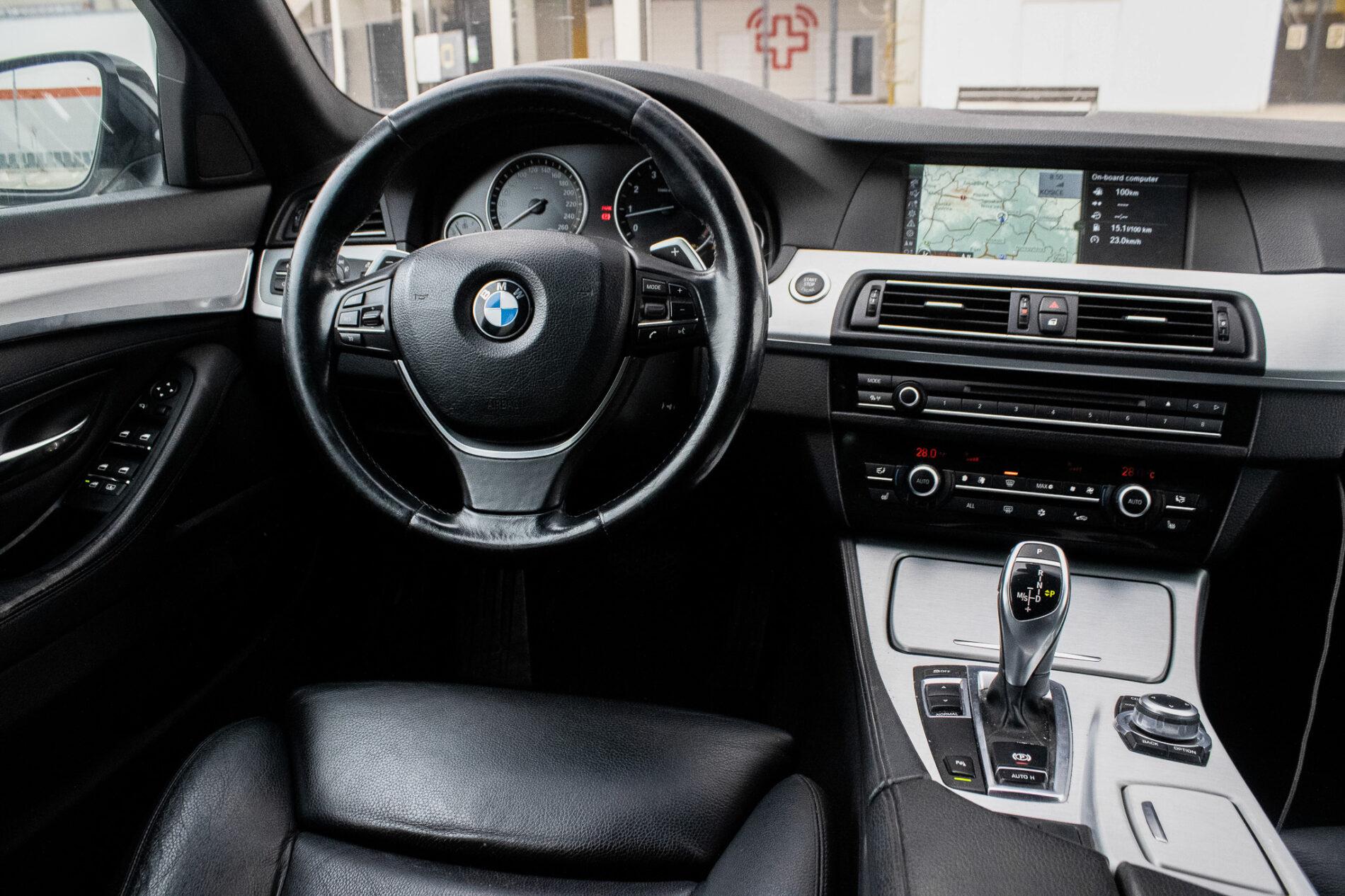 2010 BMW 535i, biela sedan, 255 870 km