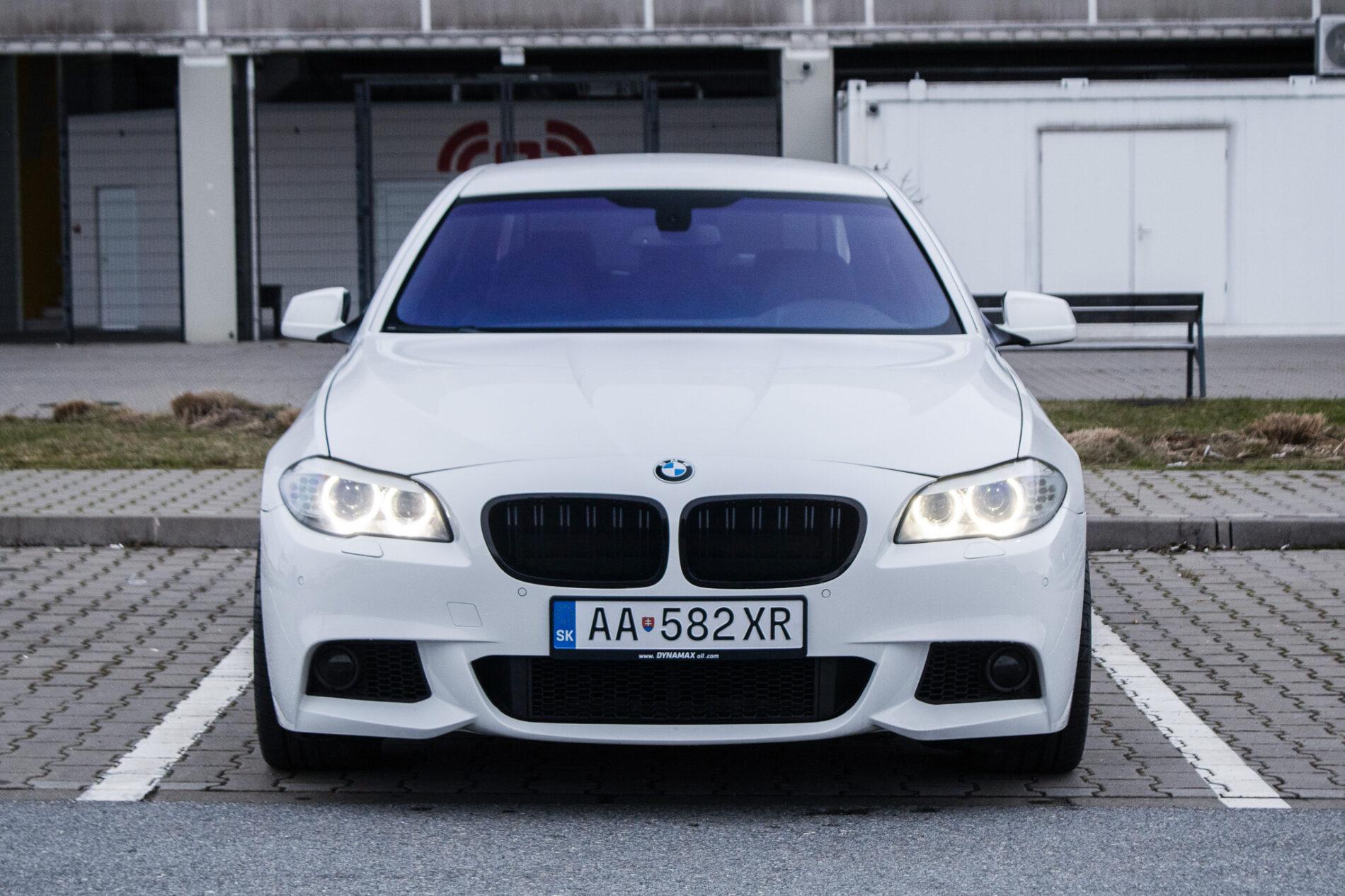 2010 BMW 535i, biela sedan, 255 870 km