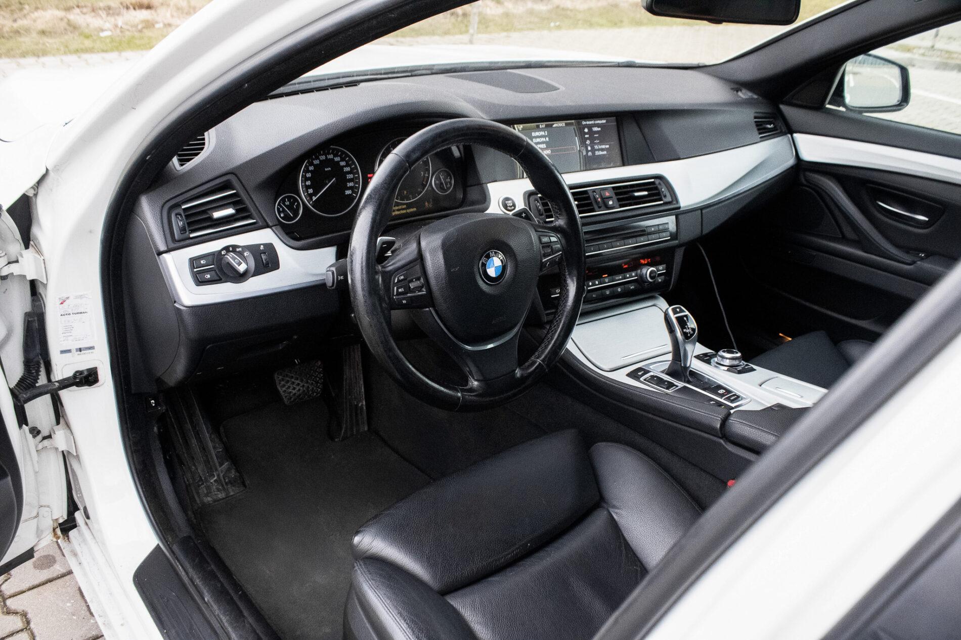 2010 BMW 535i, biela sedan, 255 870 km