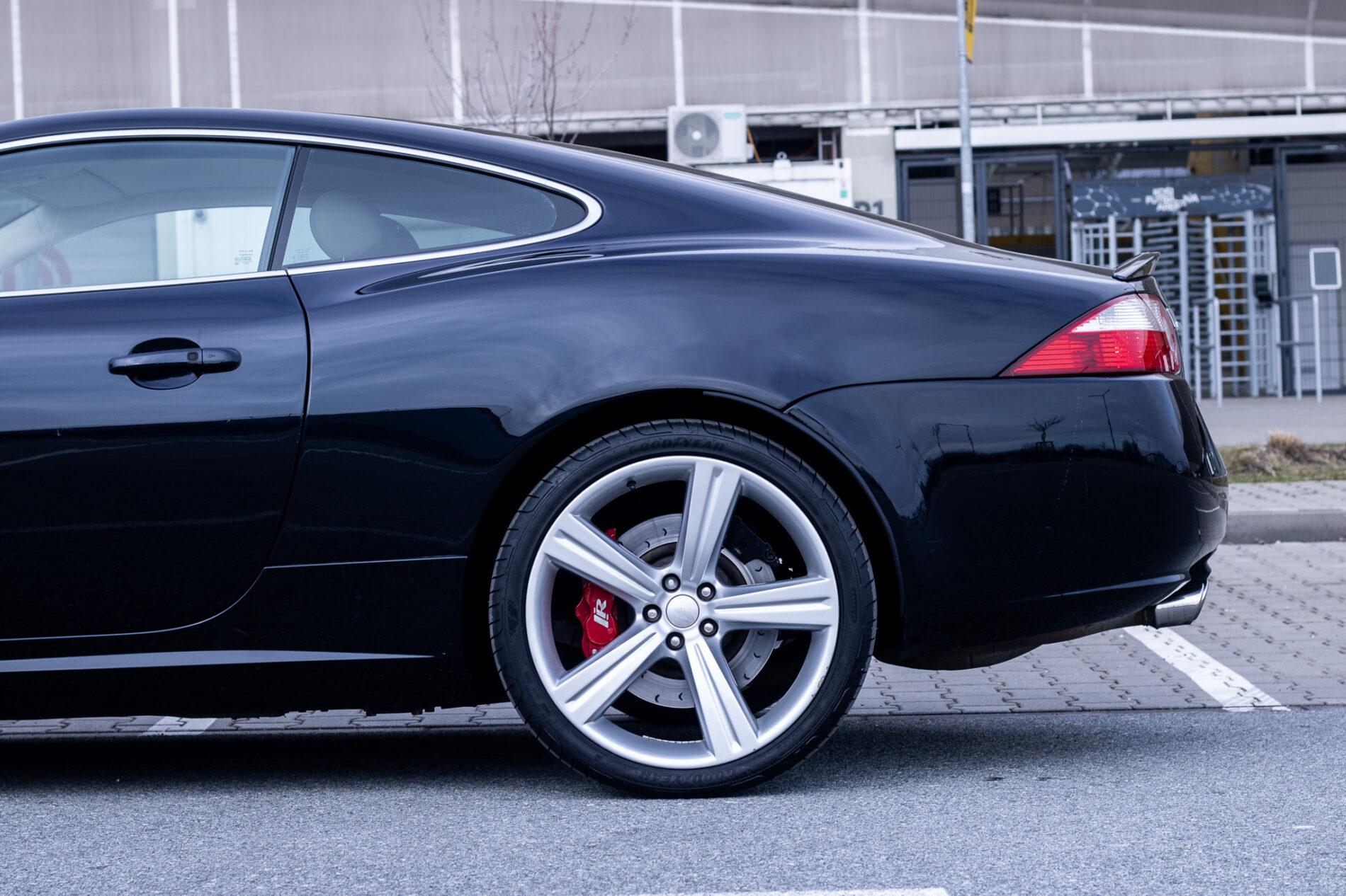 2007 Jaguar XKR, čierna kupé, 178 476 km