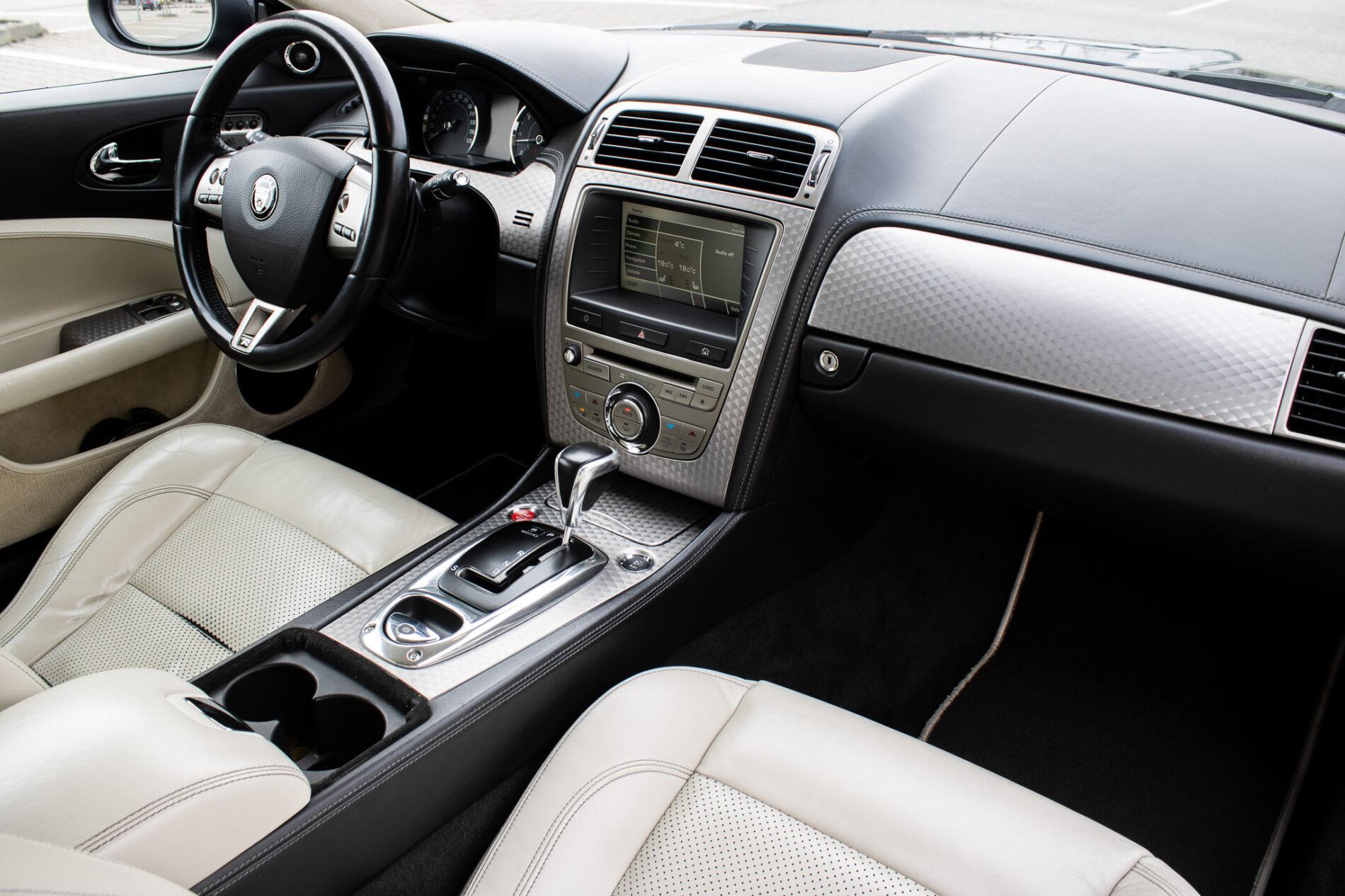 2007 Jaguar XKR, čierna kupé, 178 476 km