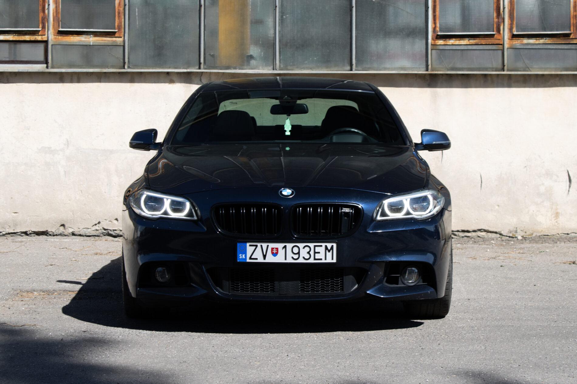 2016 BMW 535i, modrá sedan, 158 386 km