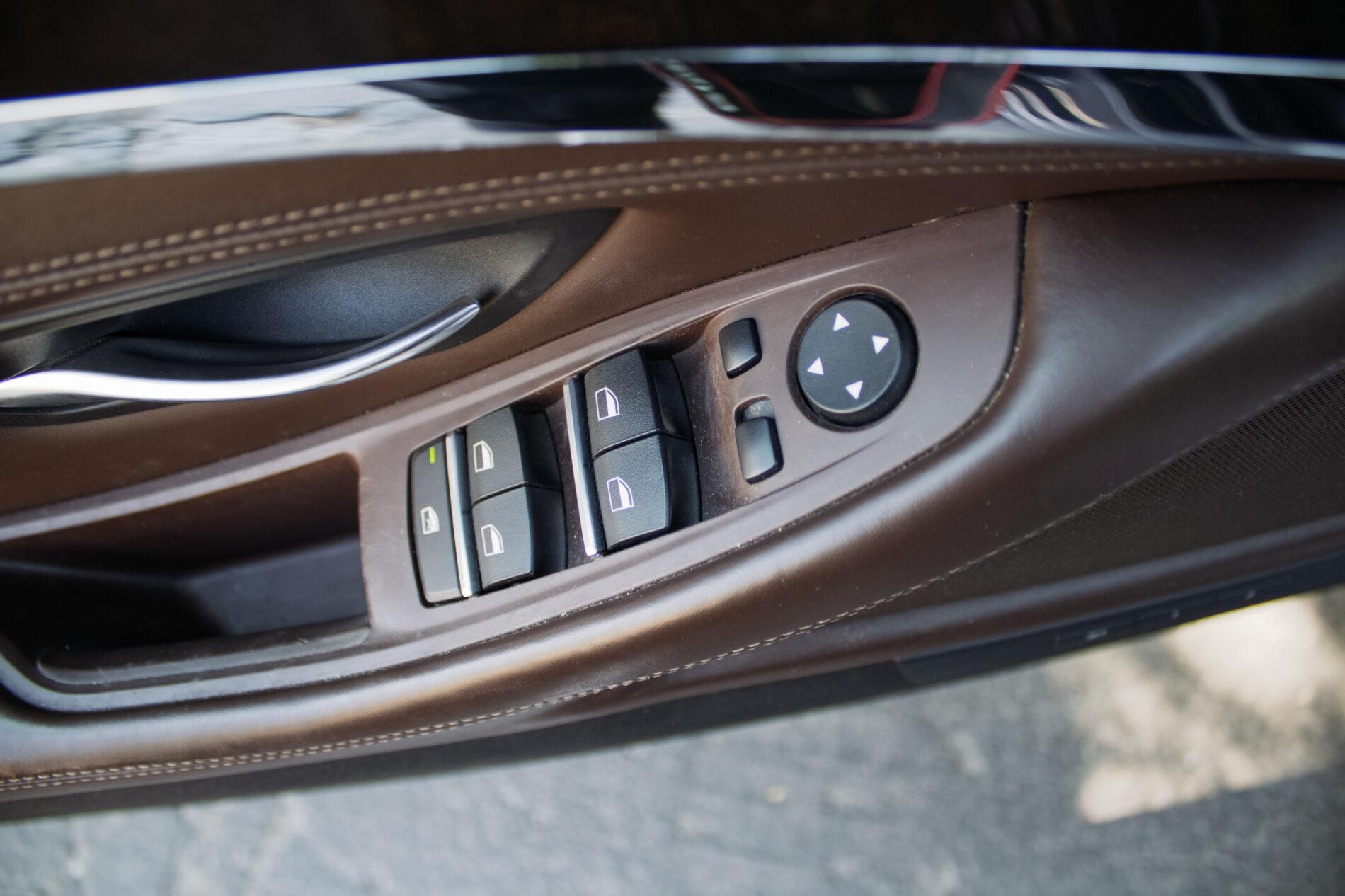 2016 BMW 535i, modrá sedan, 158 386 km
