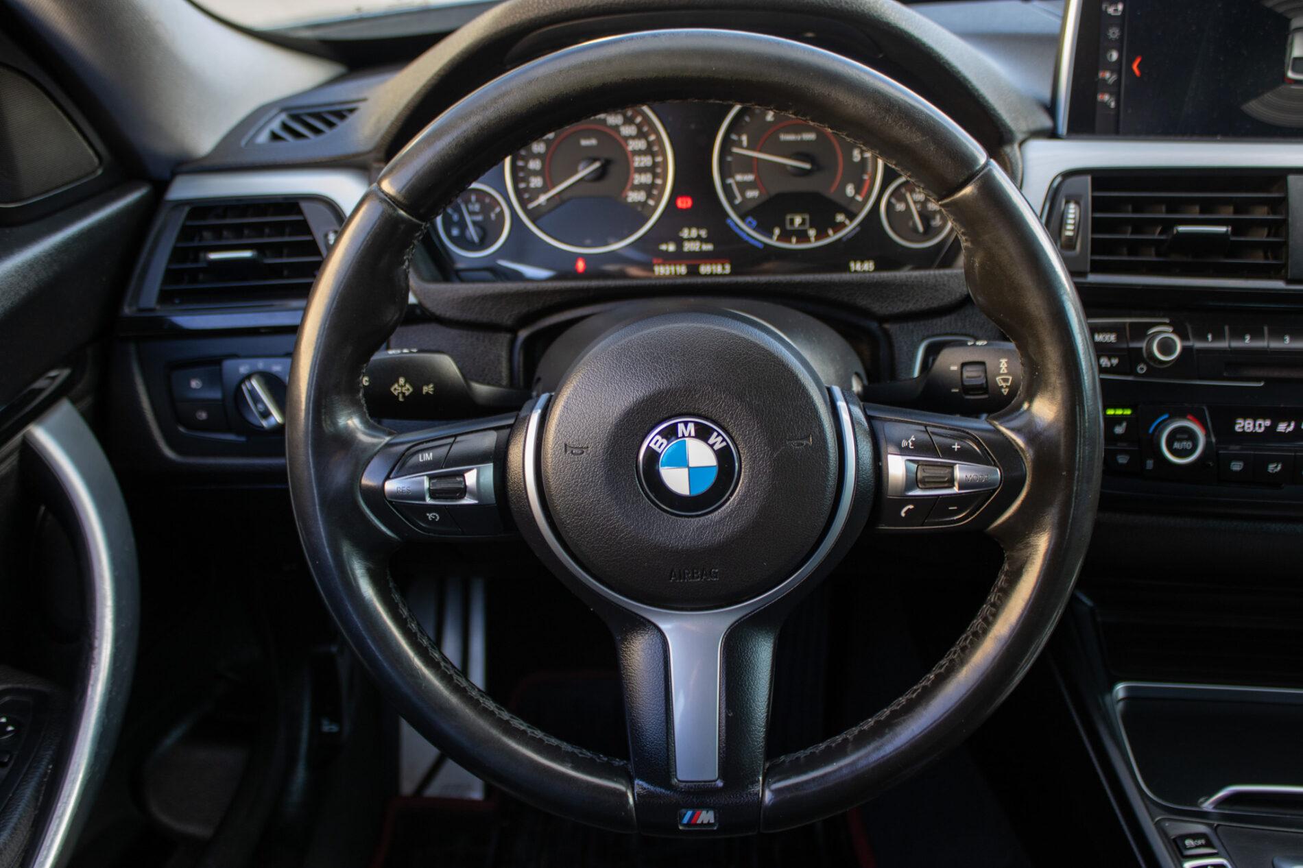 2015 BMW 330d, sivá sedan, 193 116 km