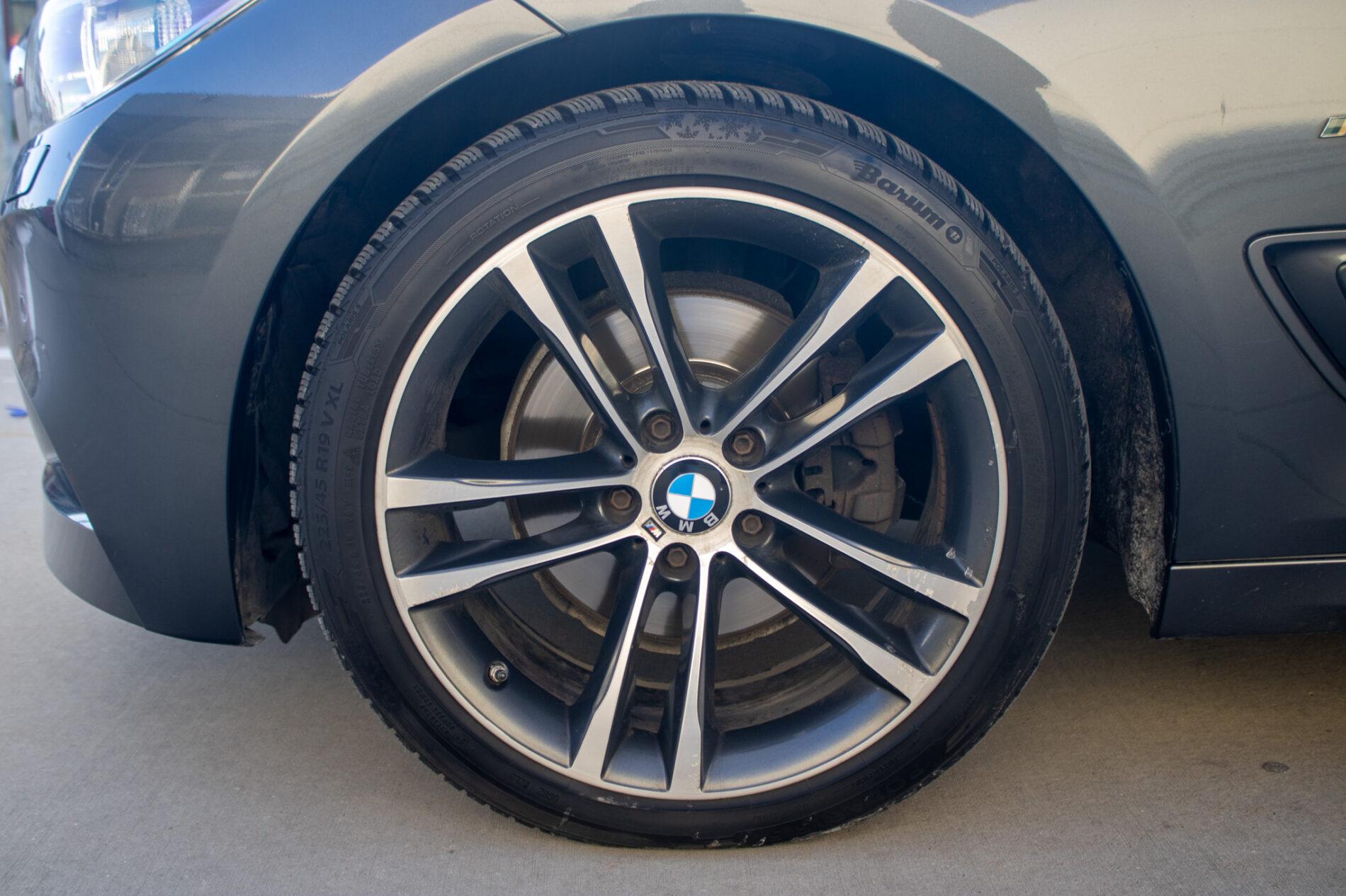2015 BMW 330d, sivá sedan, 193 116 km