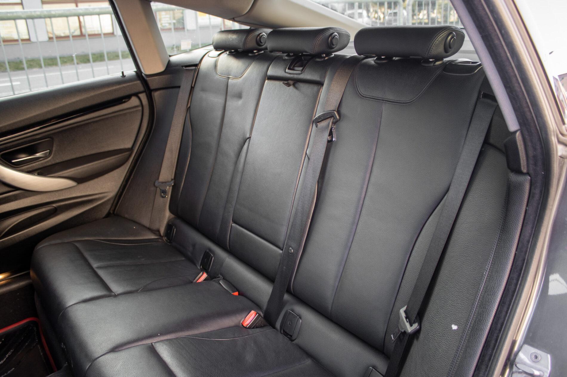 2015 BMW 330d, sivá sedan, 193 116 km