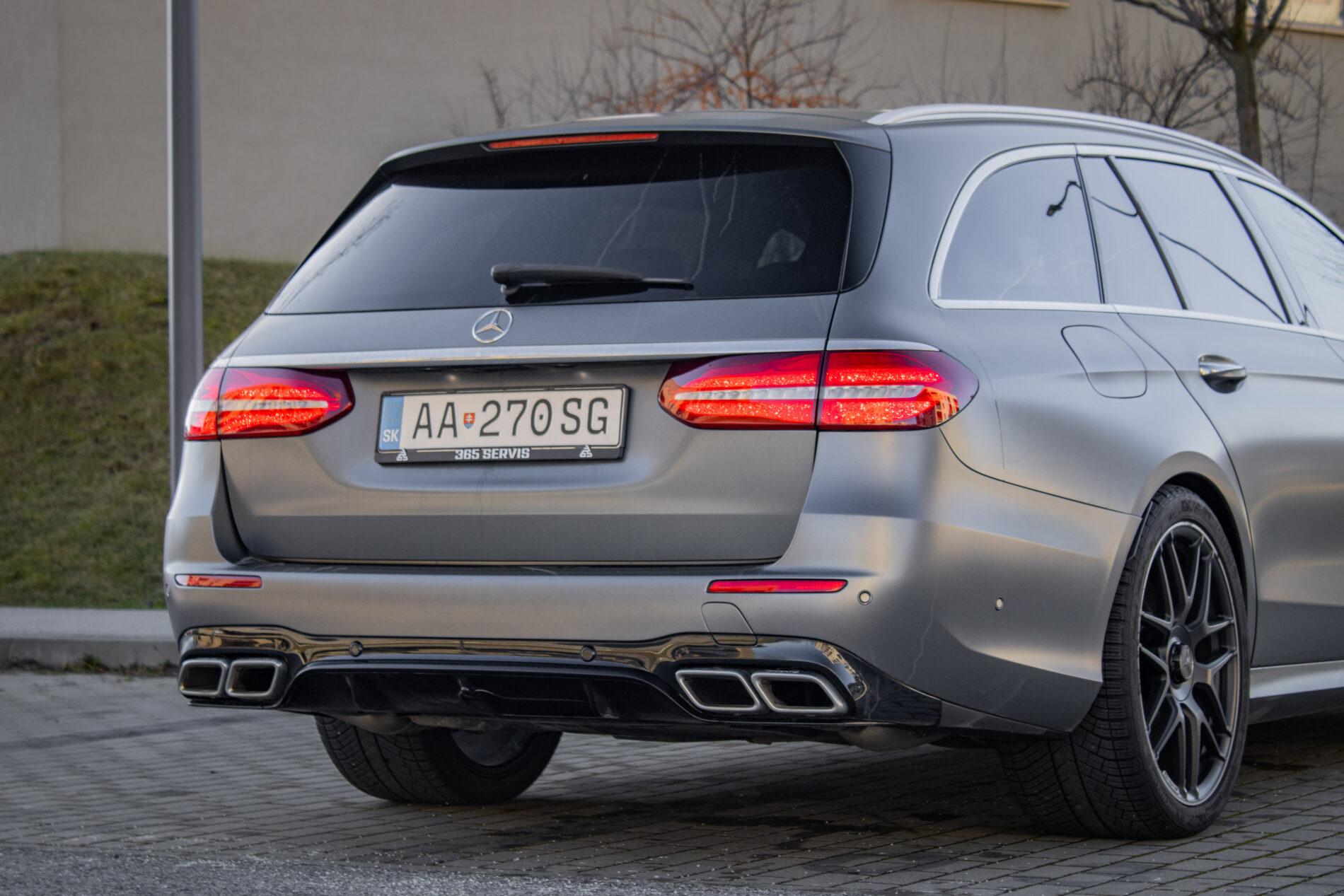 2019 Mercedes-Benz E 63 AMG, sivá kombi, 165 262 km