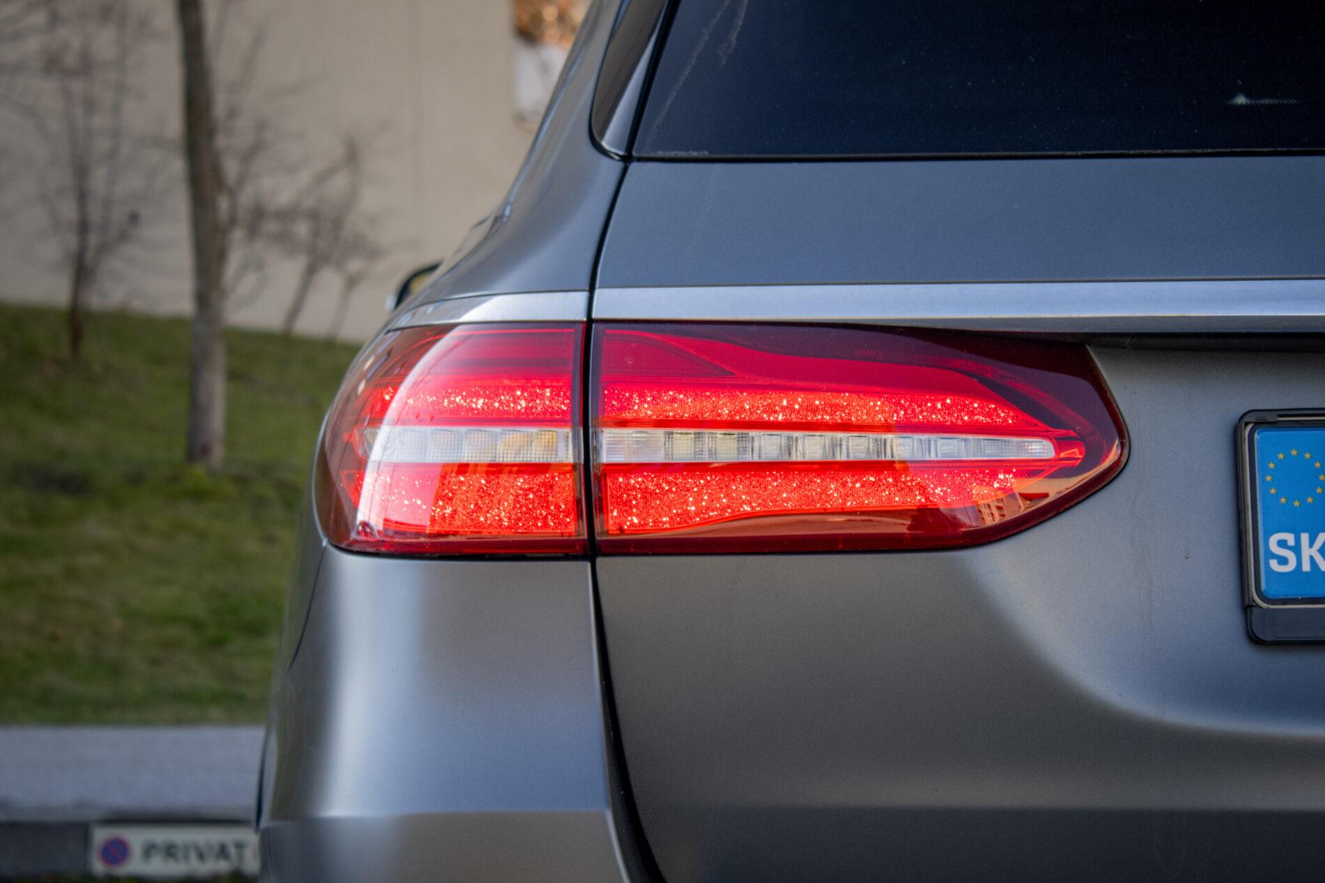 2019 Mercedes-Benz E 63 AMG, sivá kombi, 165 262 km