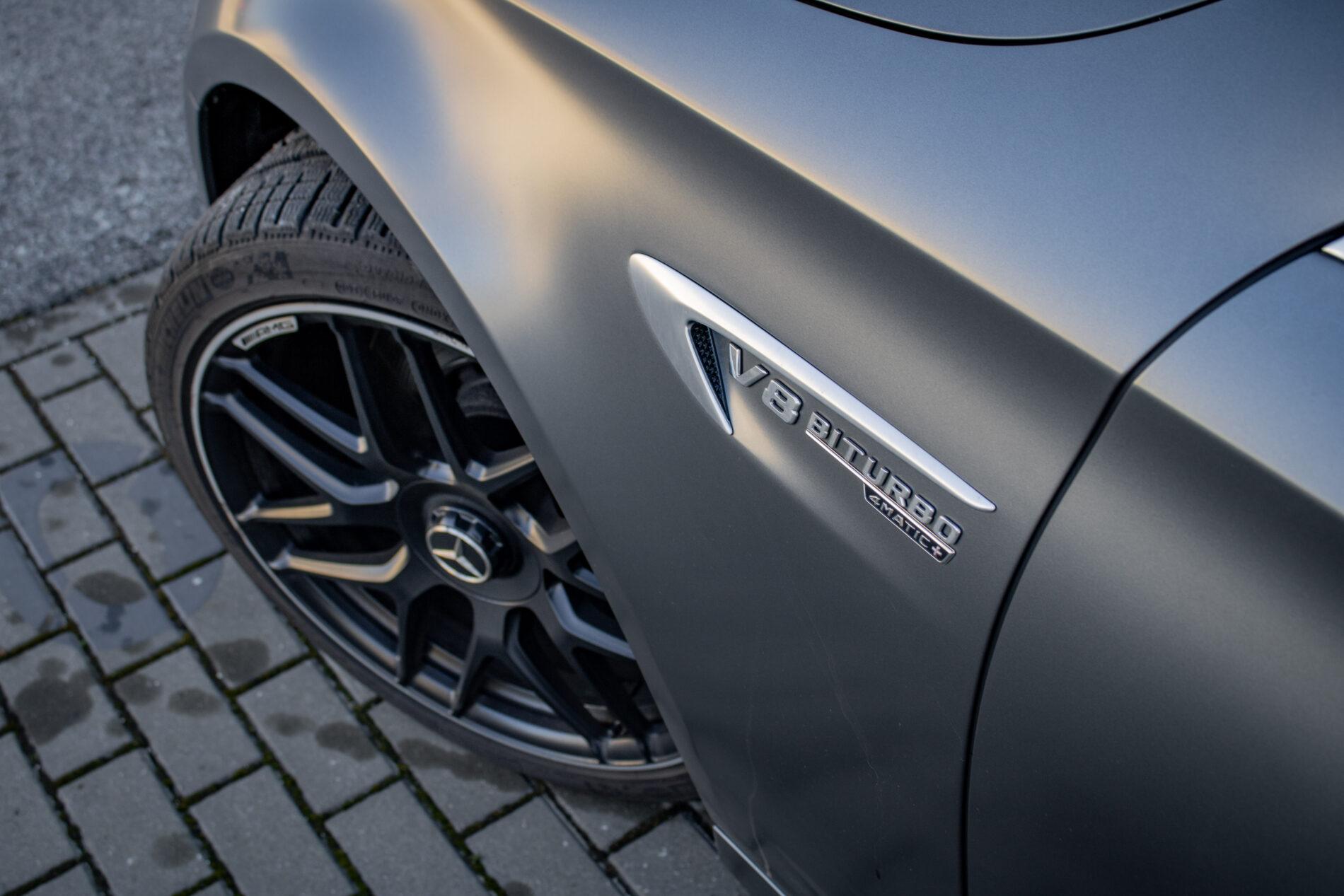 2019 Mercedes-Benz E 63 AMG, sivá kombi, 165 262 km