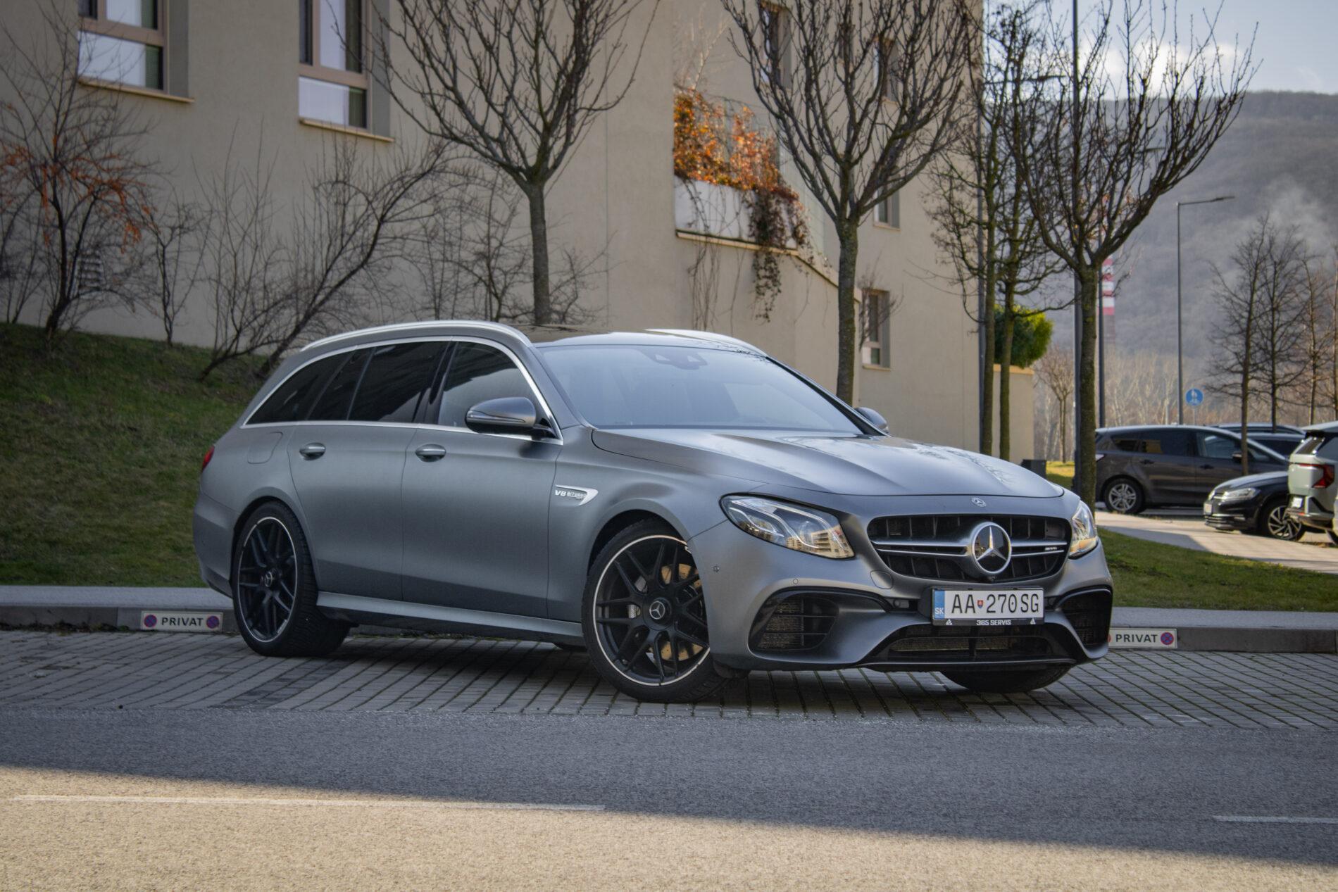 2019 Mercedes-Benz E 63 AMG, sivá kombi, 165 262 km