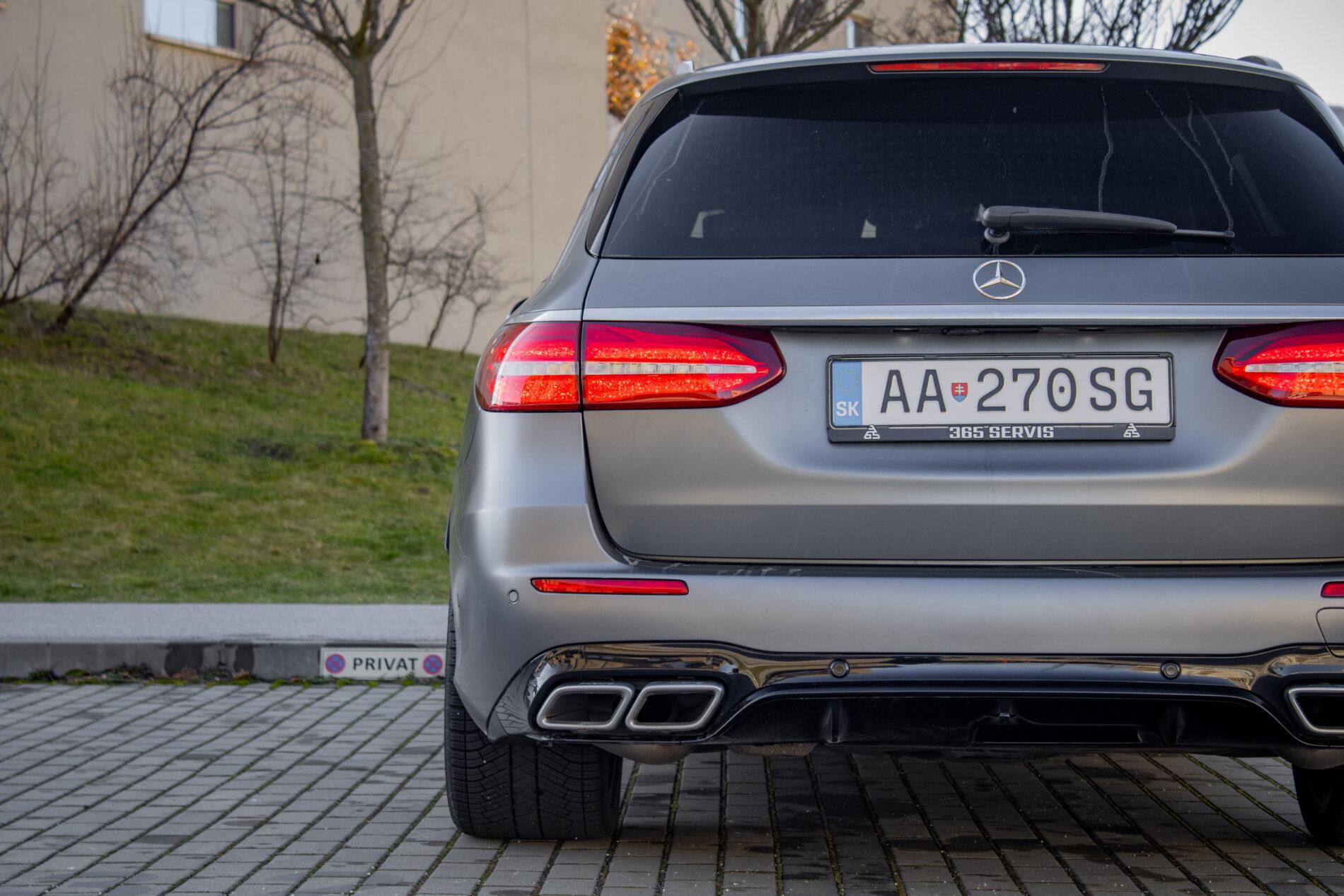 2019 Mercedes-Benz E 63 AMG, sivá kombi, 165 262 km