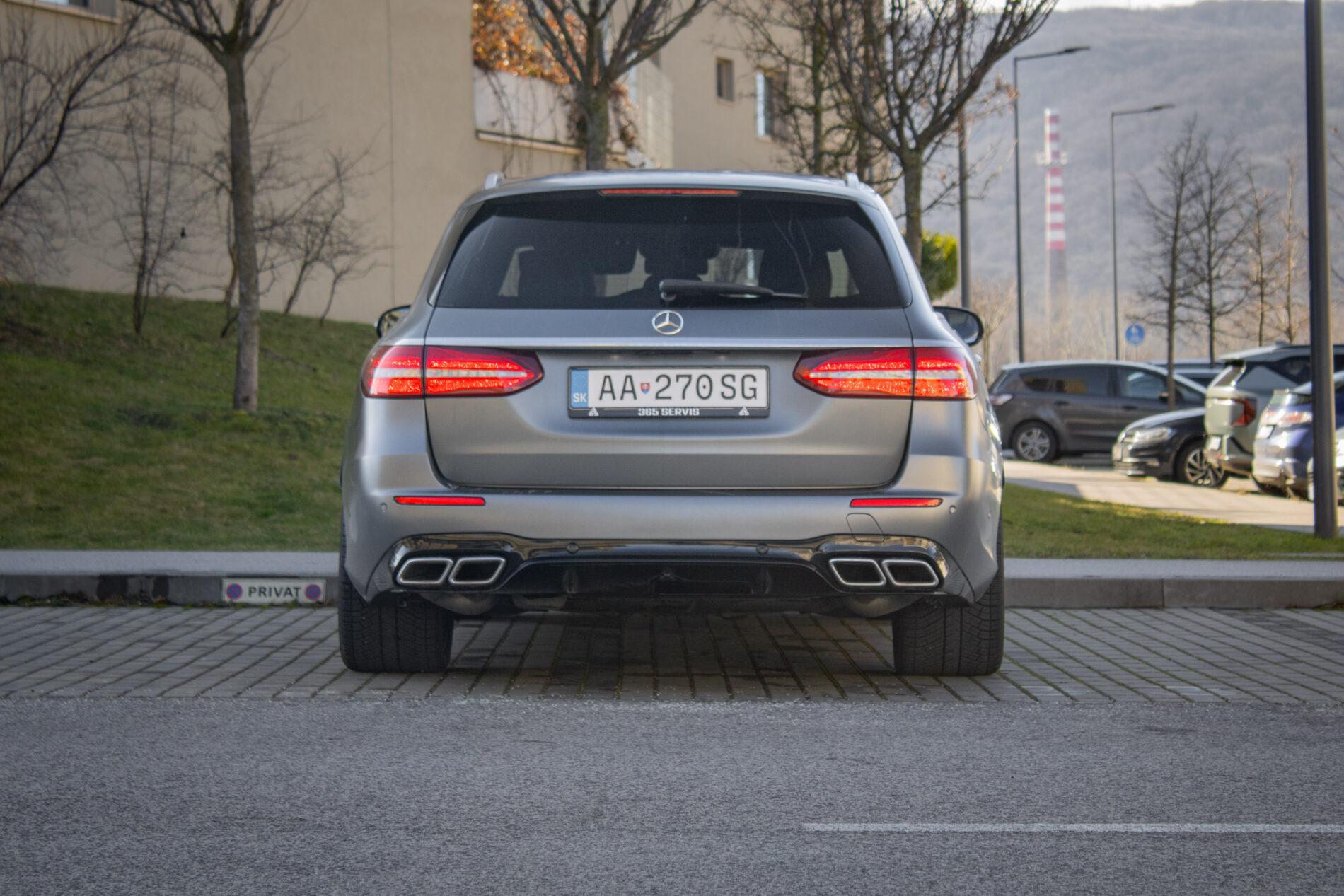 2019 Mercedes-Benz E 63 AMG, sivá kombi, 165 262 km