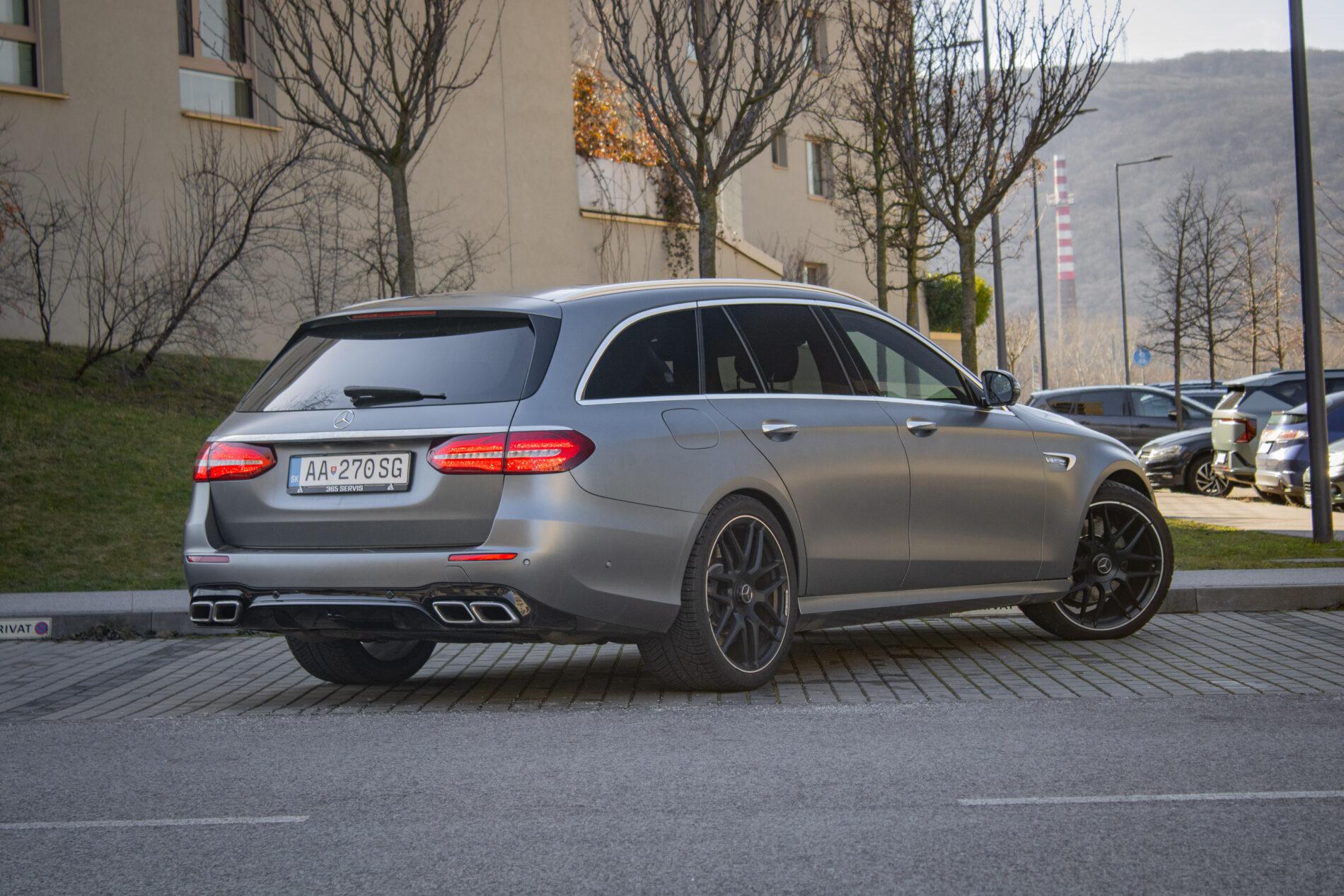 2019 Mercedes-Benz E 63 AMG, sivá kombi, 165 262 km