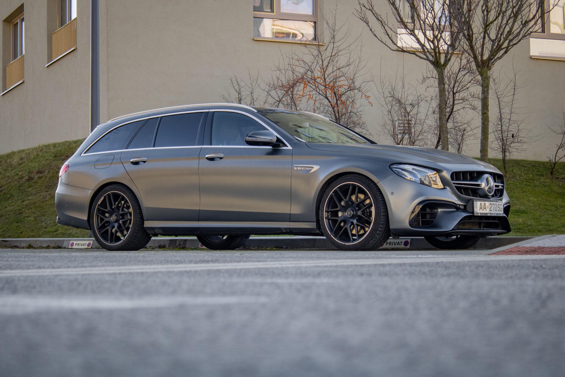 2019 Mercedes-Benz E 63 AMG, sivá kombi, 165 262 km