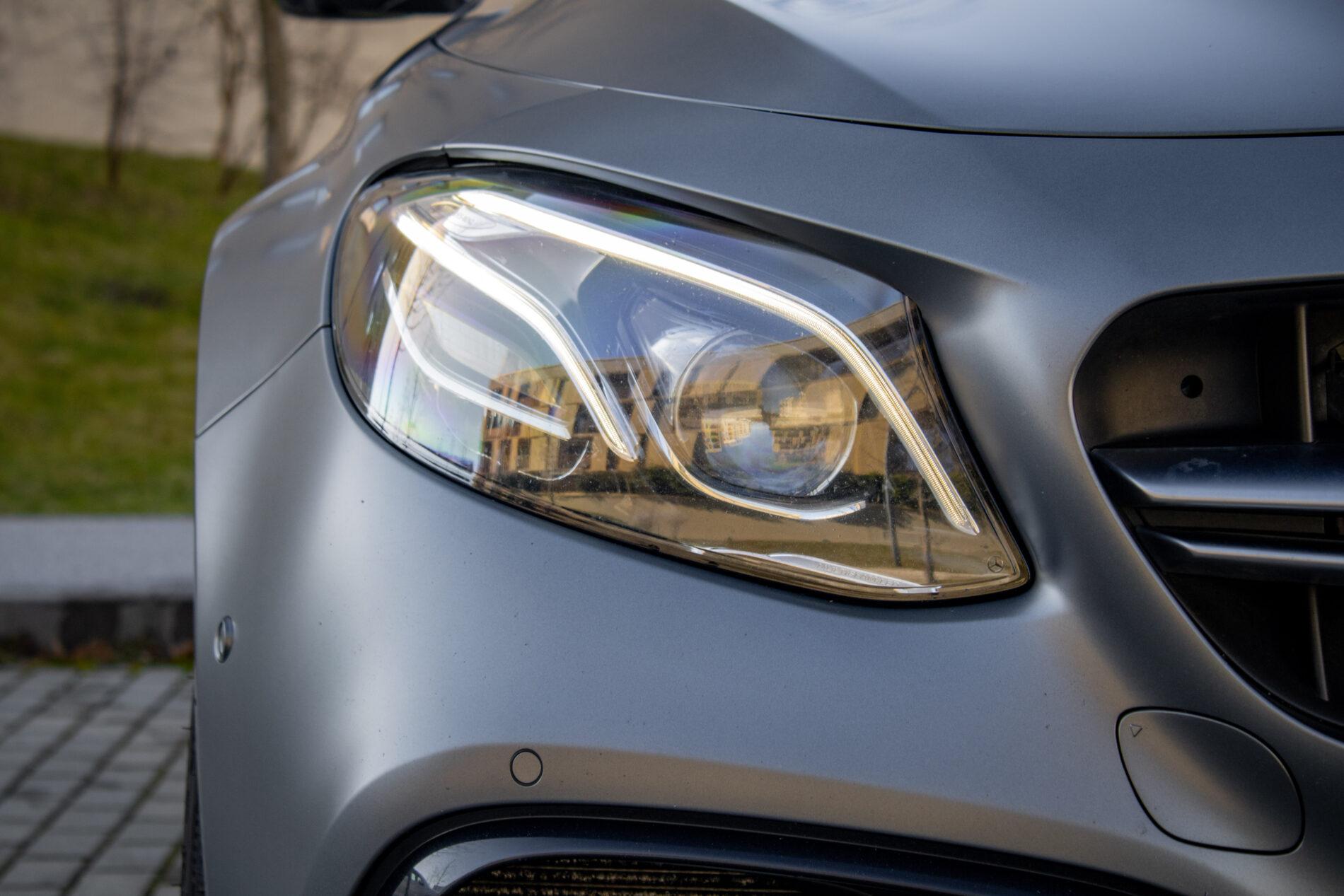 2019 Mercedes-Benz E 63 AMG, sivá kombi, 165 262 km